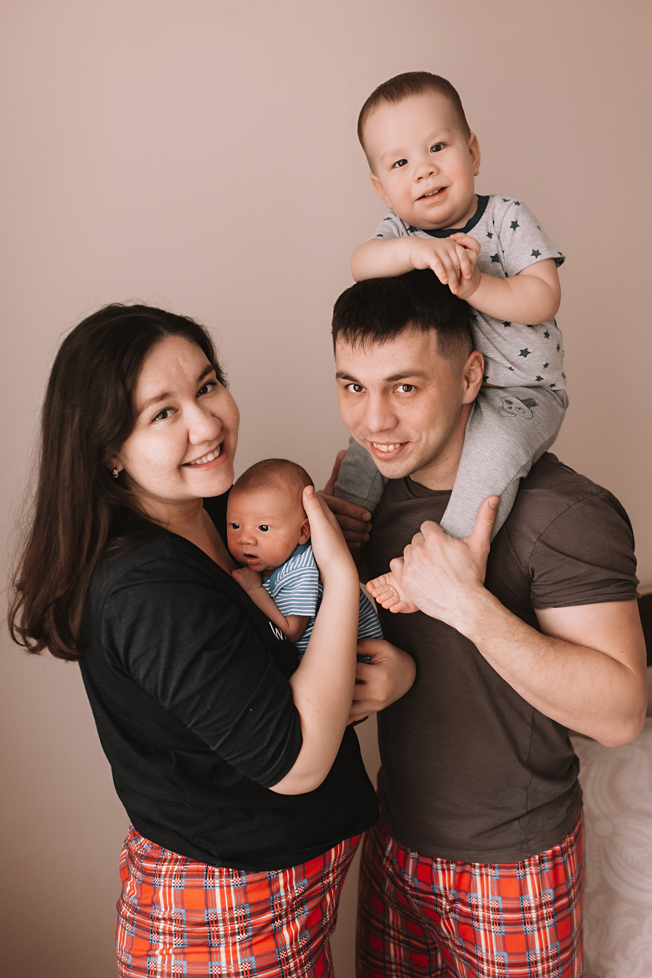 Руслан. Семейный фотограф Тюмень, фотограф на роды Салмина Мария