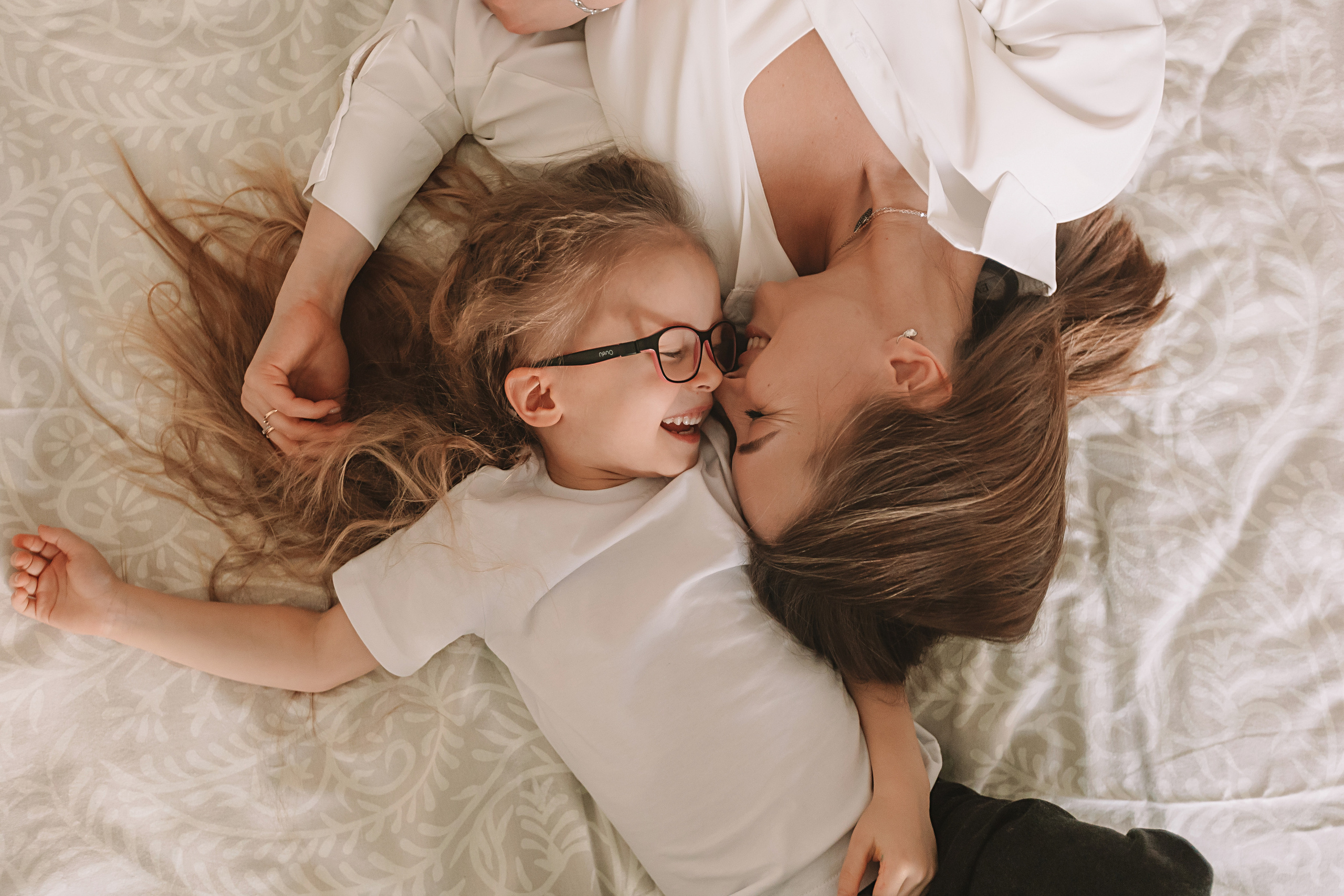 Мама дочка. Семейный фотограф Тюмень, фотограф на роды Салмина Мария