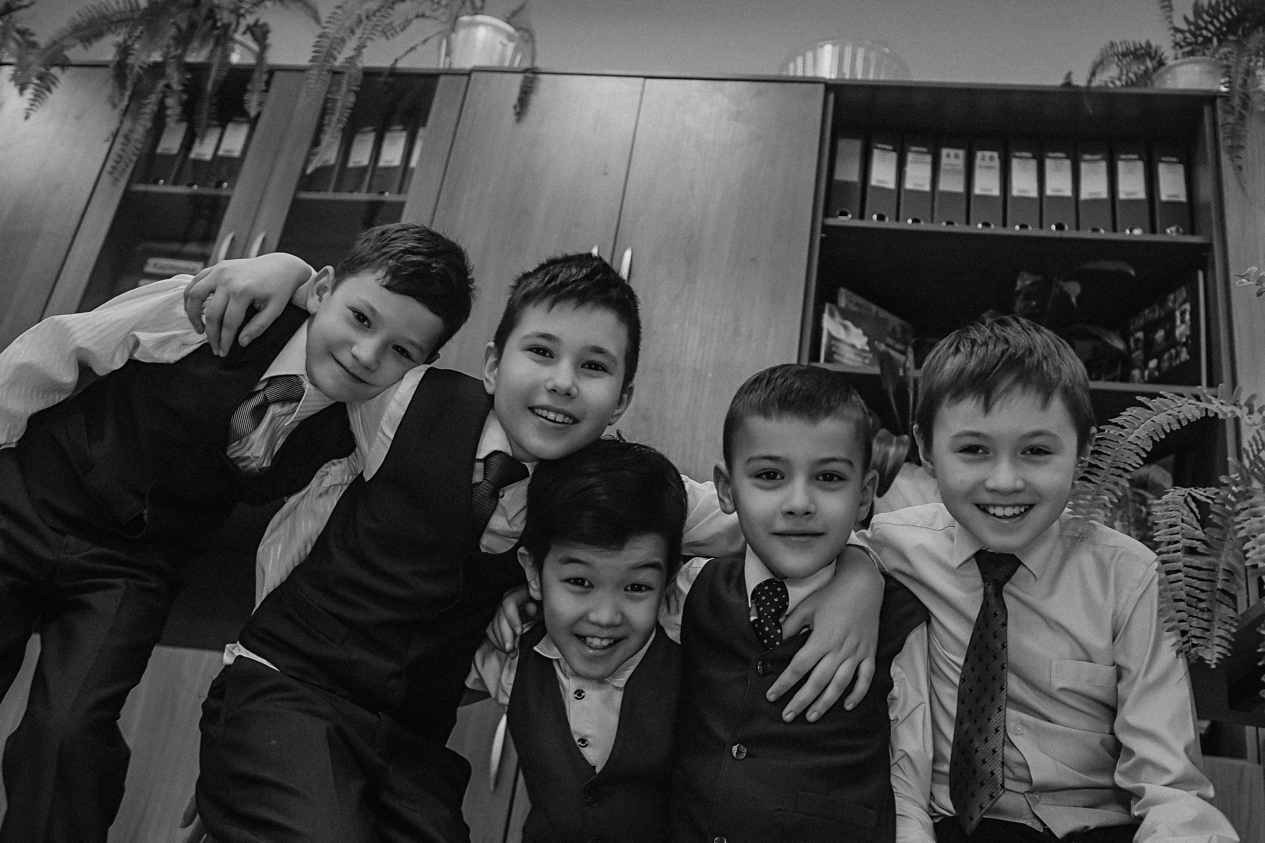 2 класс в школе. Семейный фотограф Тюмень, фотограф на роды Салмина Мария