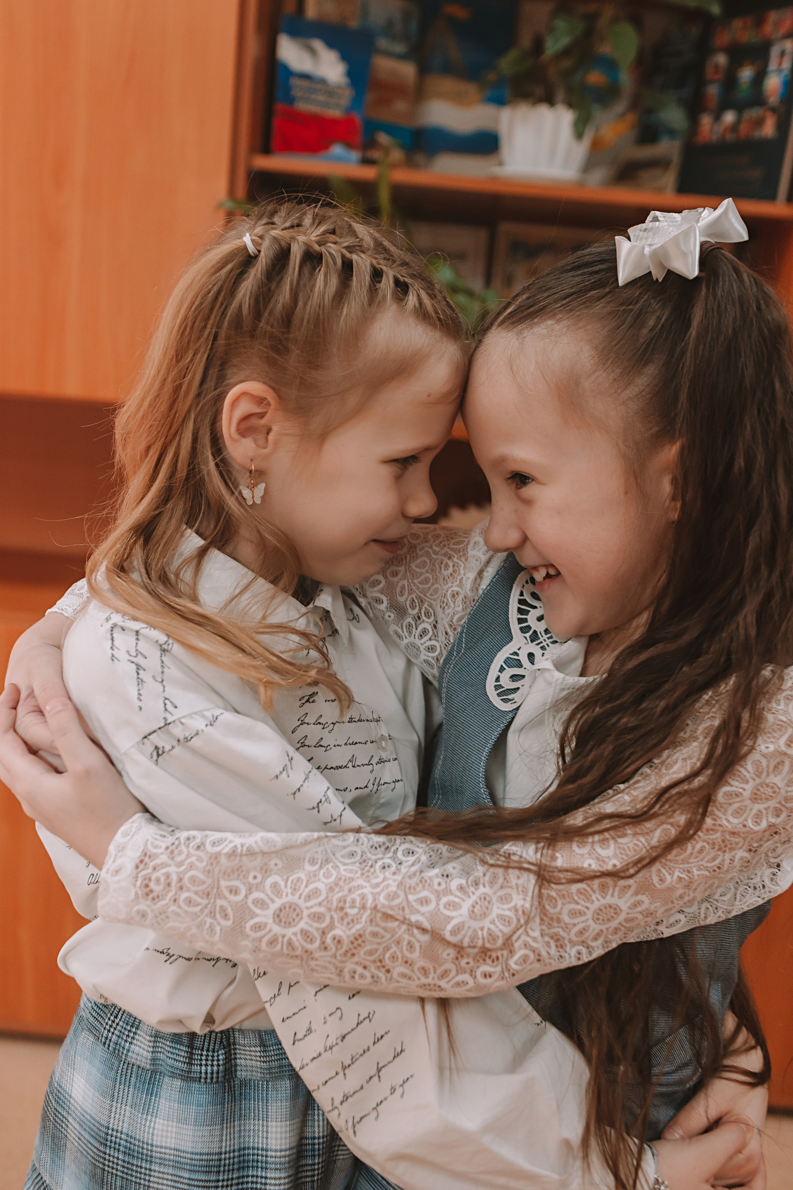 2 класс в школе. Семейный фотограф Тюмень, фотограф на роды Салмина Мария