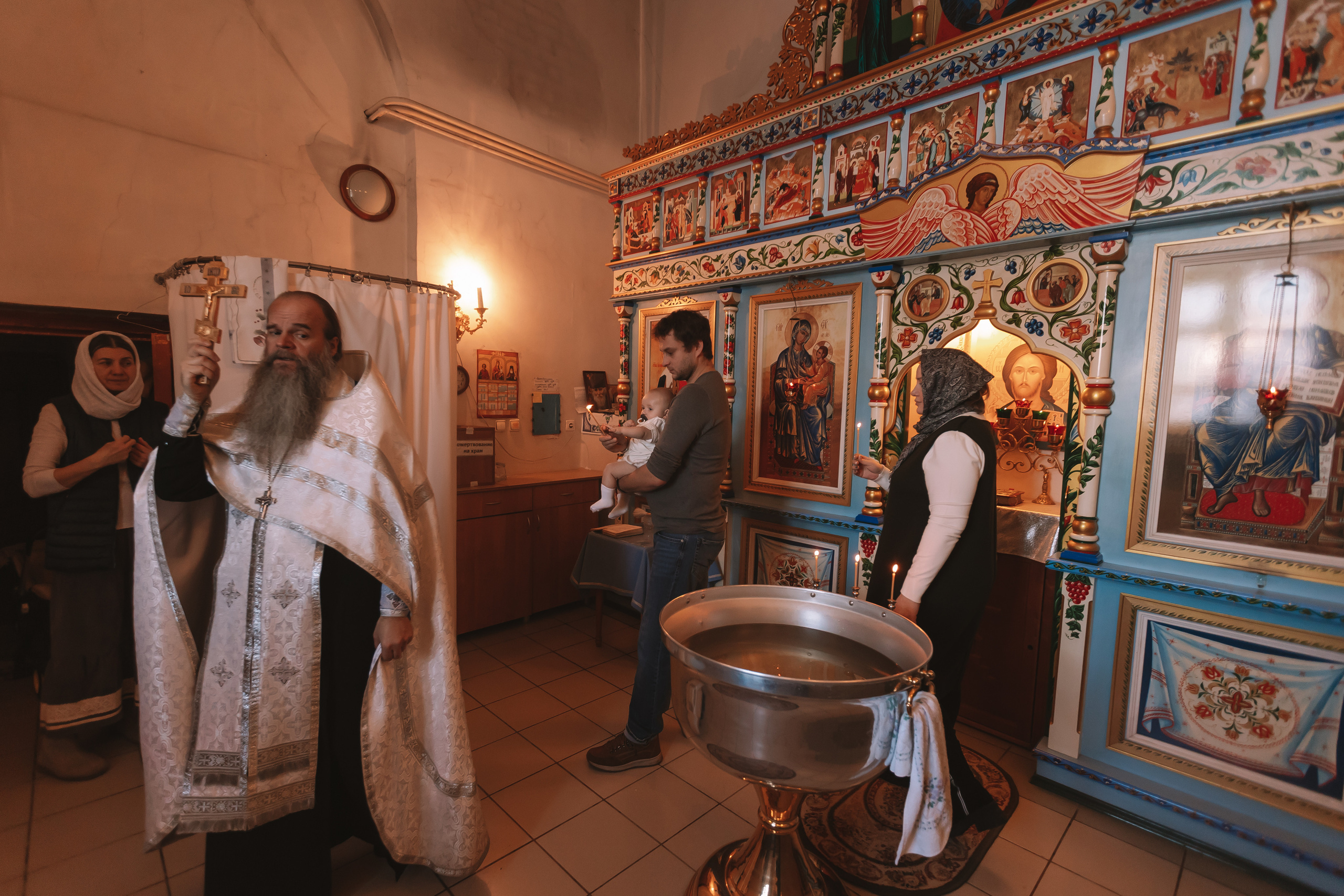 Крещение семакова. Семейный фотограф Тюмень, фотограф на роды Салмина Мария