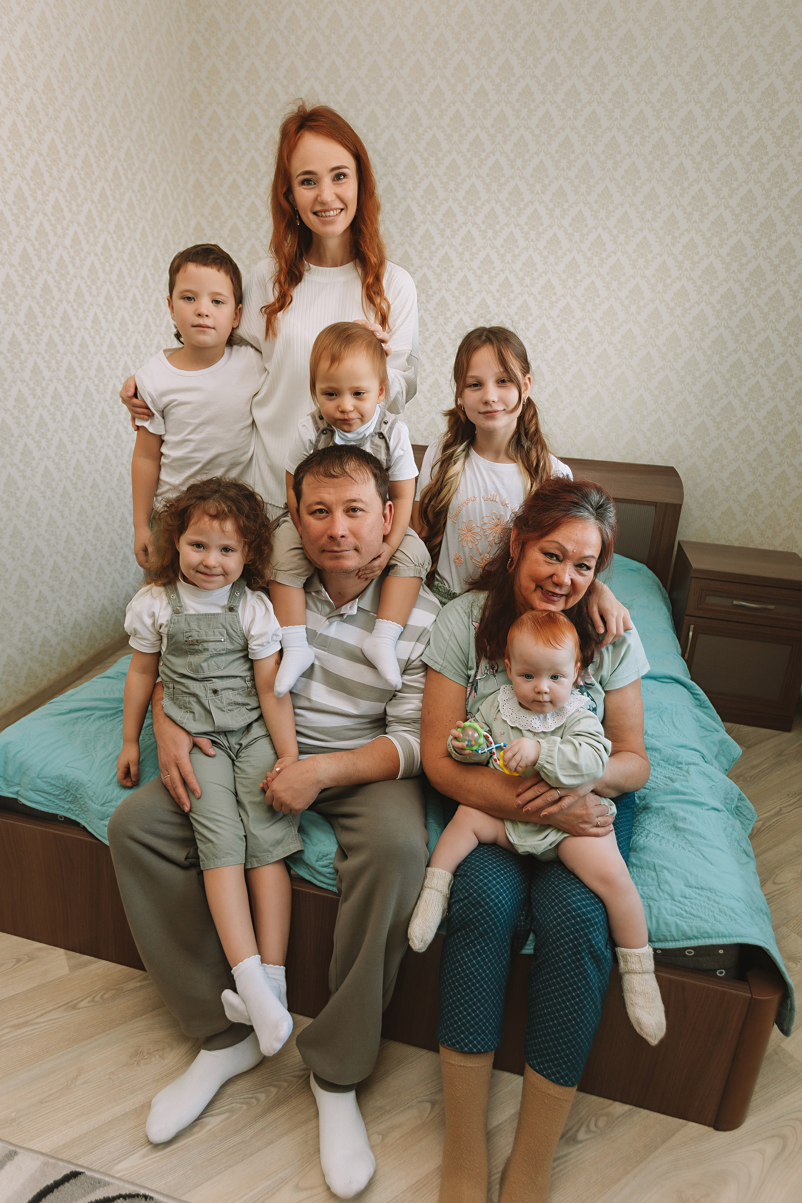 Большая семья (17 человек в частном доме, 2 часа). Семейный фотограф Тюмень, фотограф на роды Салмина Мария