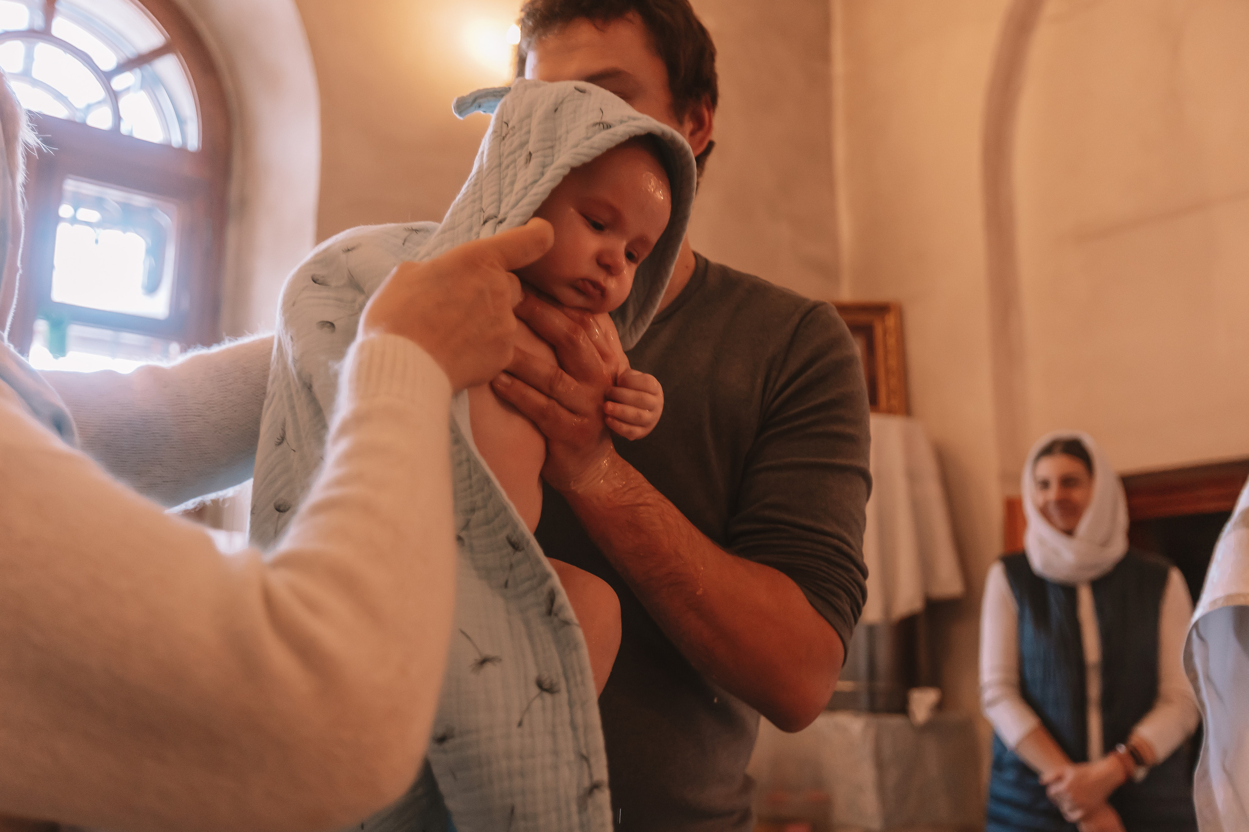 Крещение семакова. Семейный фотограф Тюмень, фотограф на роды Салмина Мария