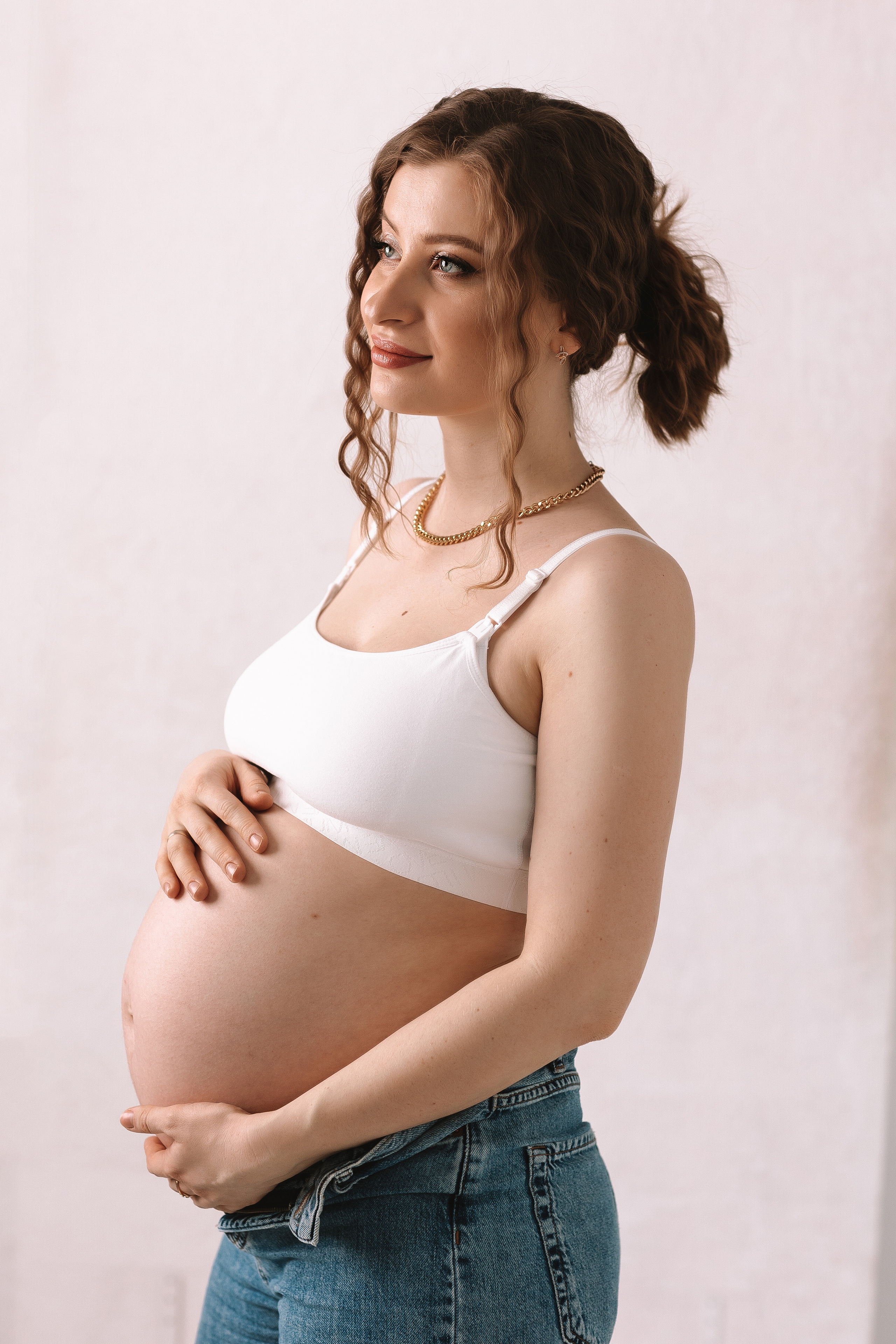 Беременность (фататум, циклорама и зал). Семейный фотограф Тюмень, фотограф на роды Салмина Мария