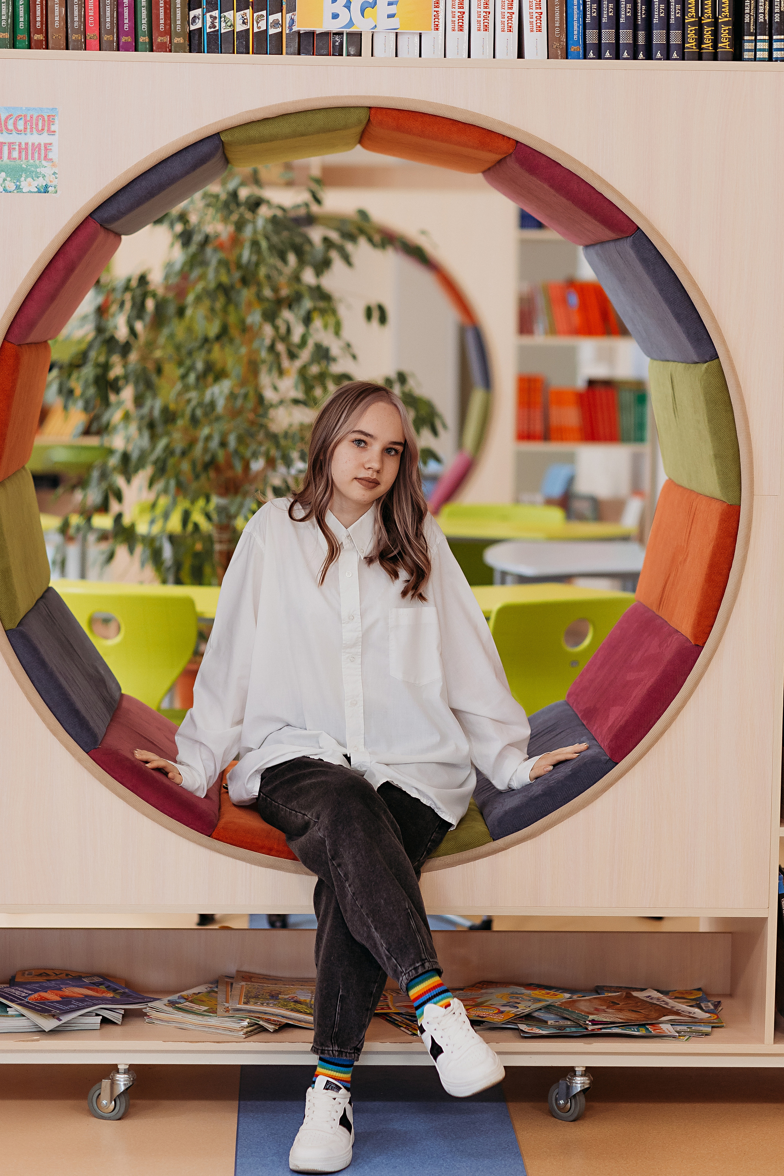 8 класс в библиотеке. Семейный фотограф Тюмень, фотограф на роды Салмина Мария