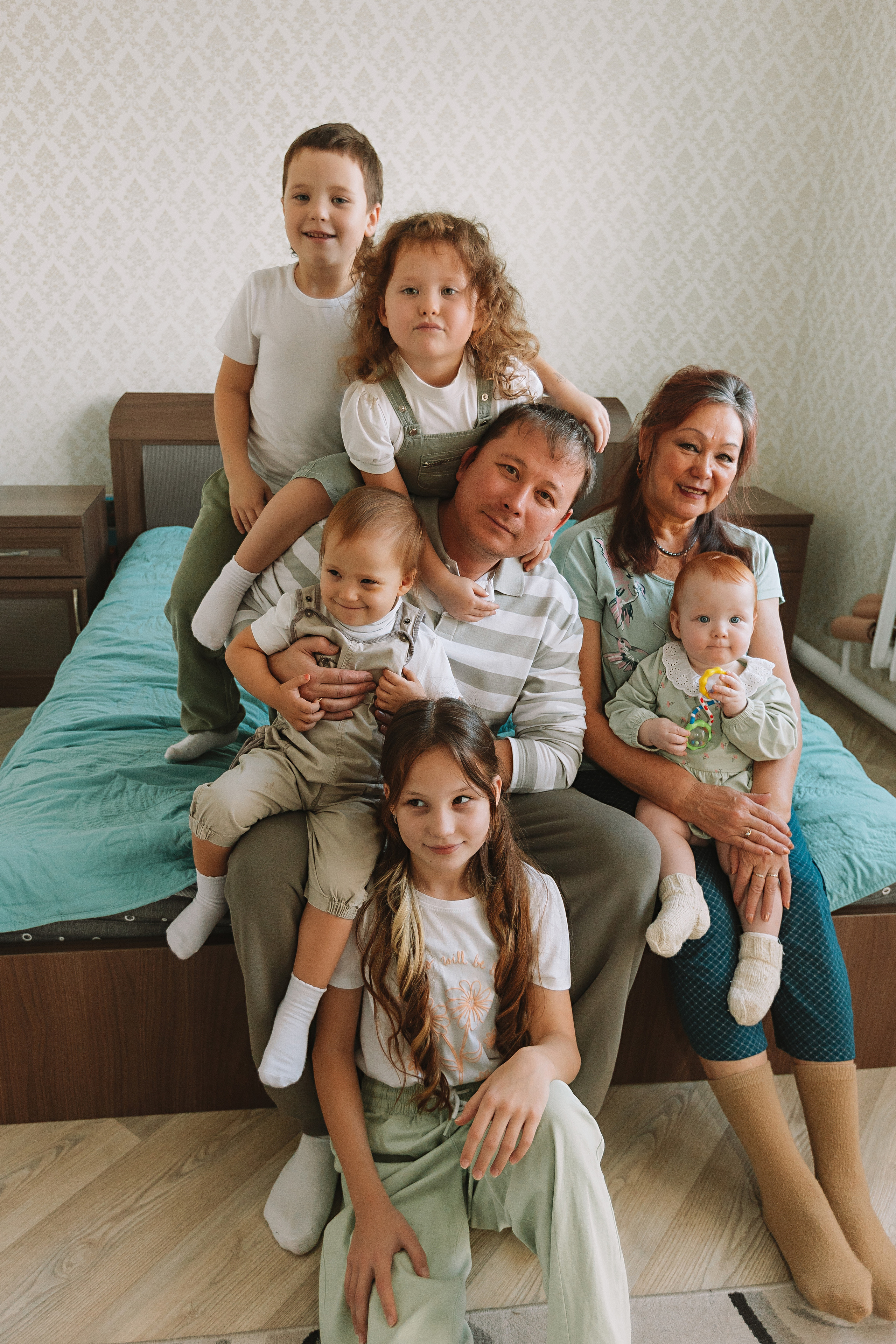 Большая семья (17 человек в частном доме, 2 часа). Семейный фотограф Тюмень, фотограф на роды Салмина Мария