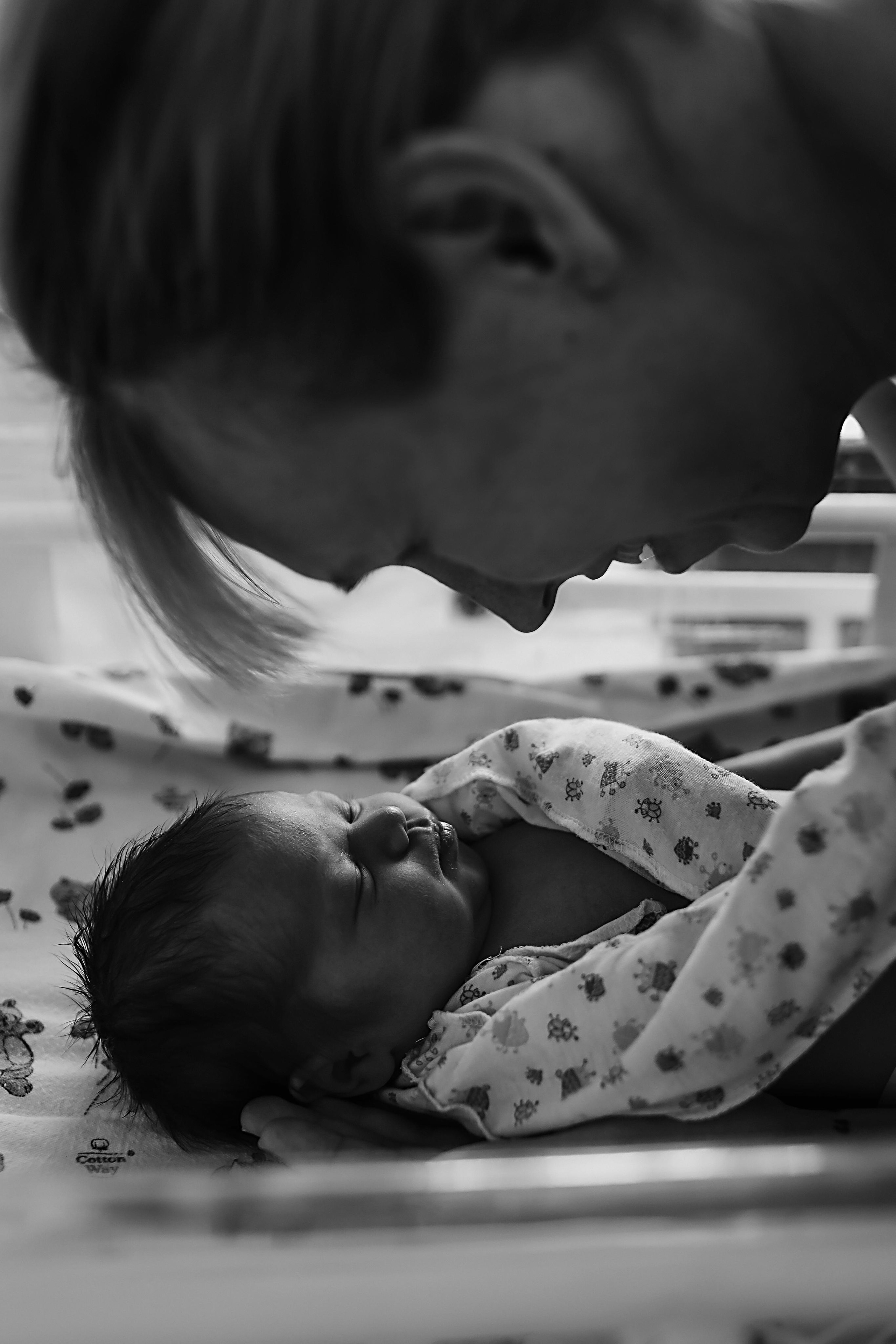 В палате сборный. Семейный фотограф Тюмень, фотограф на роды Салмина Мария