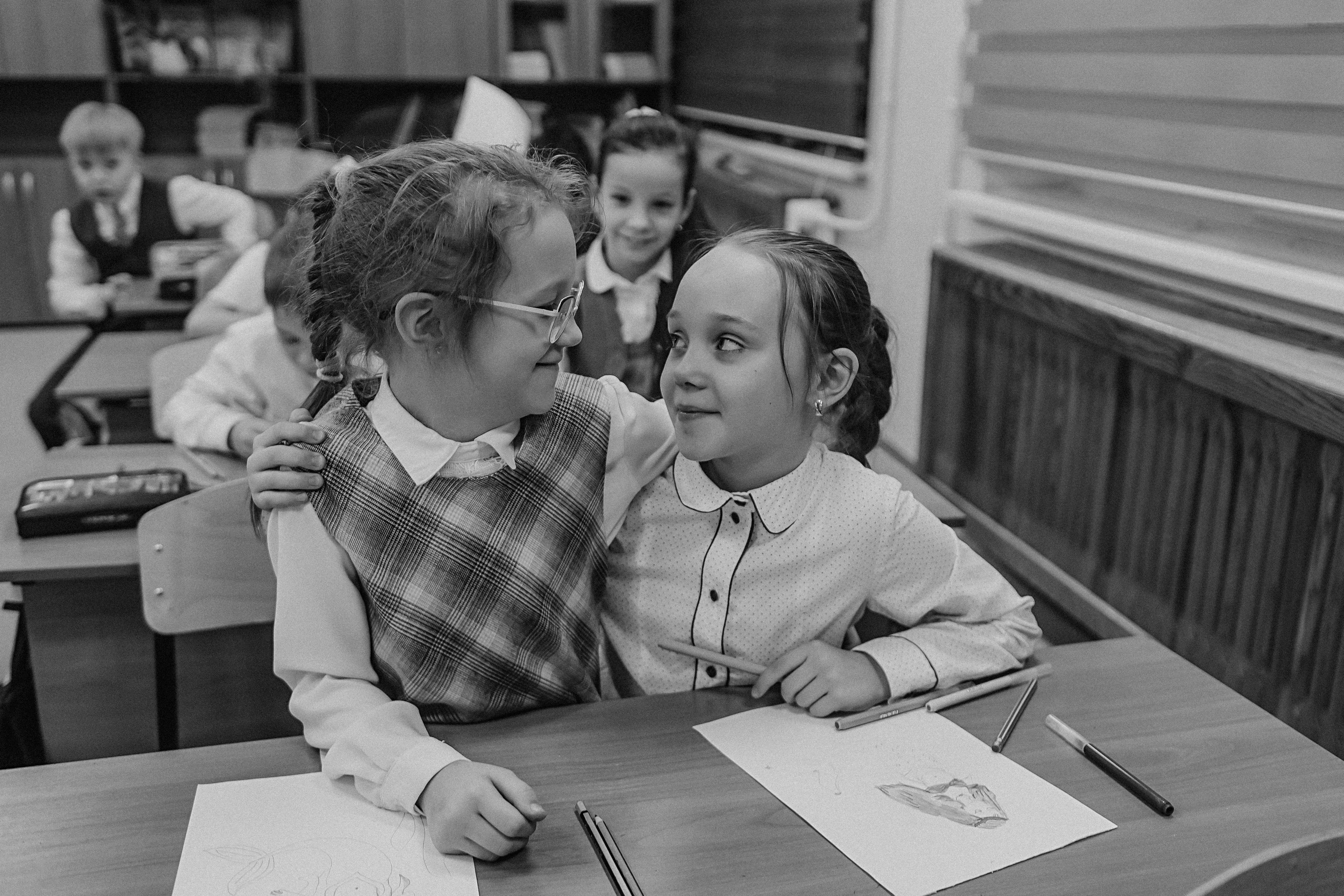 2 класс в школе. Семейный фотограф Тюмень, фотограф на роды Салмина Мария