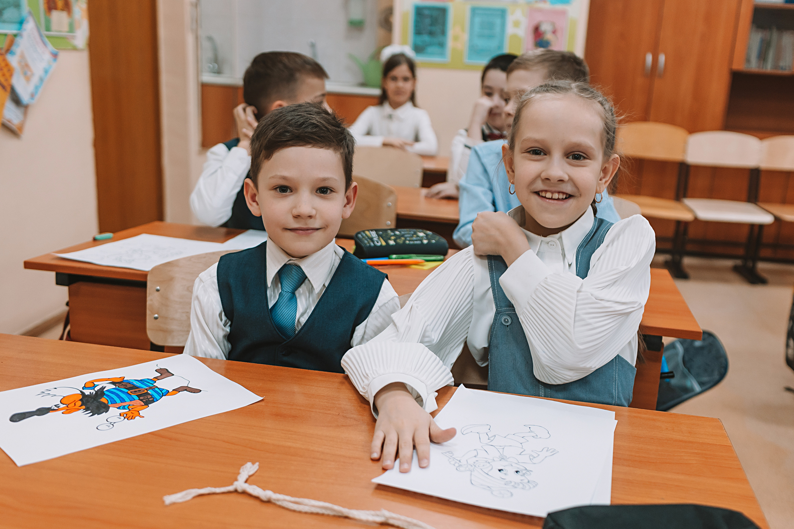 2 класс в школе. Семейный фотограф Тюмень, фотограф на роды Салмина Мария