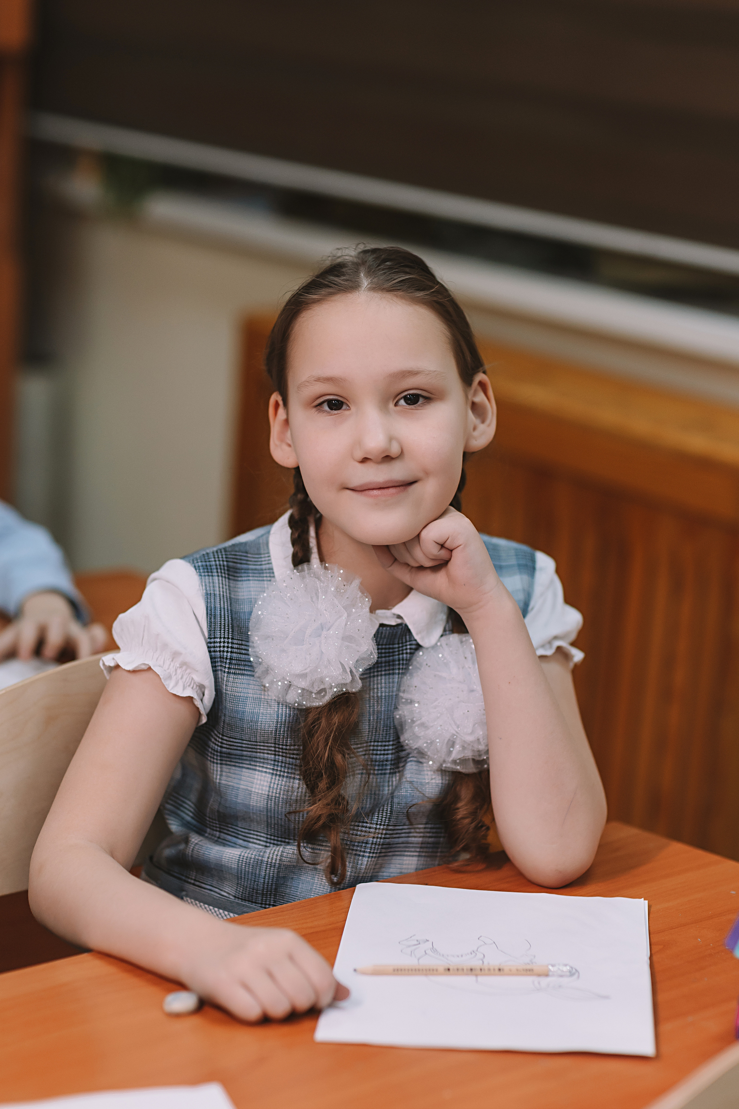 2 класс в школе. Семейный фотограф Тюмень, фотограф на роды Салмина Мария