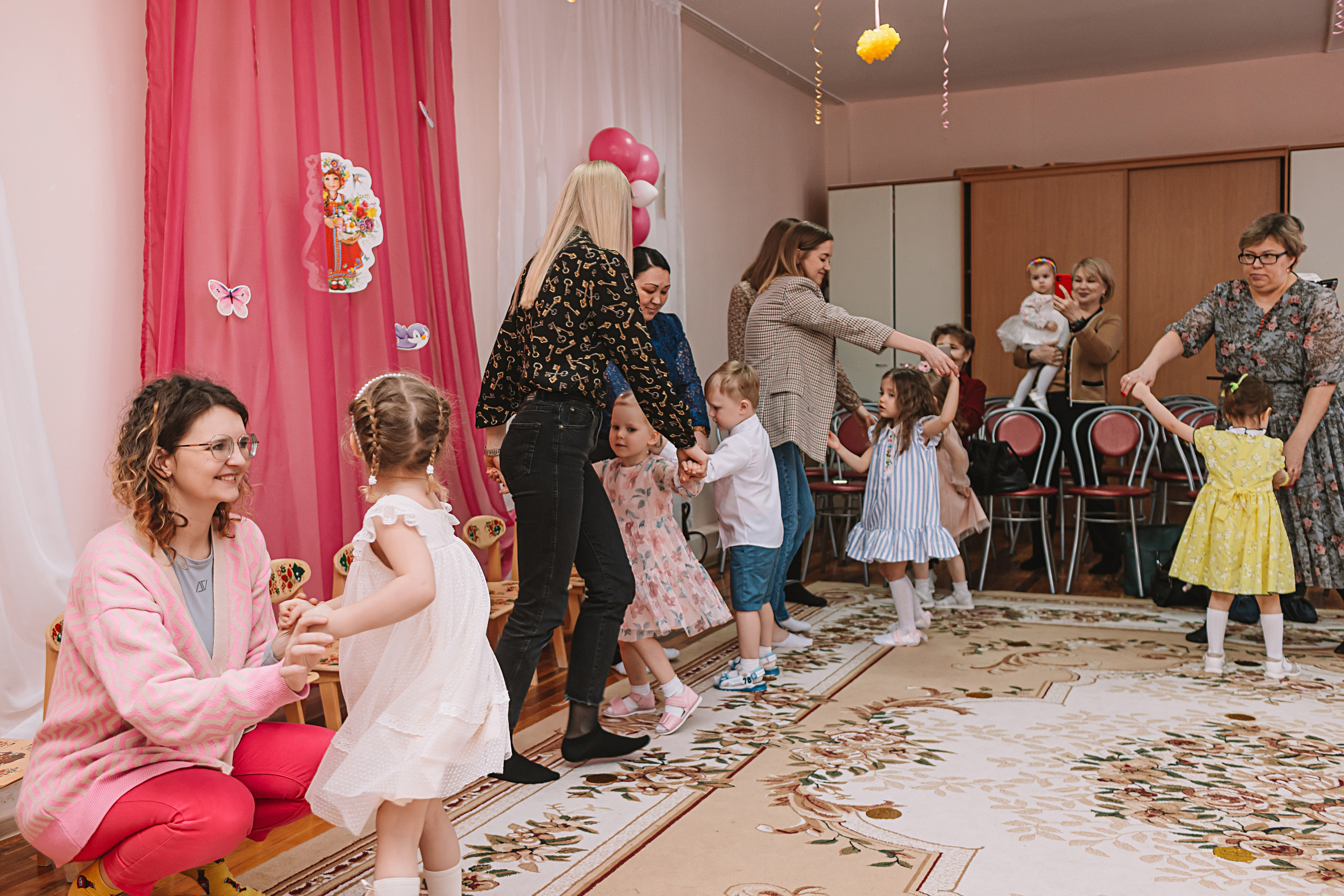 Утренник садик. Семейный фотограф Тюмень, фотограф на роды Салмина Мария