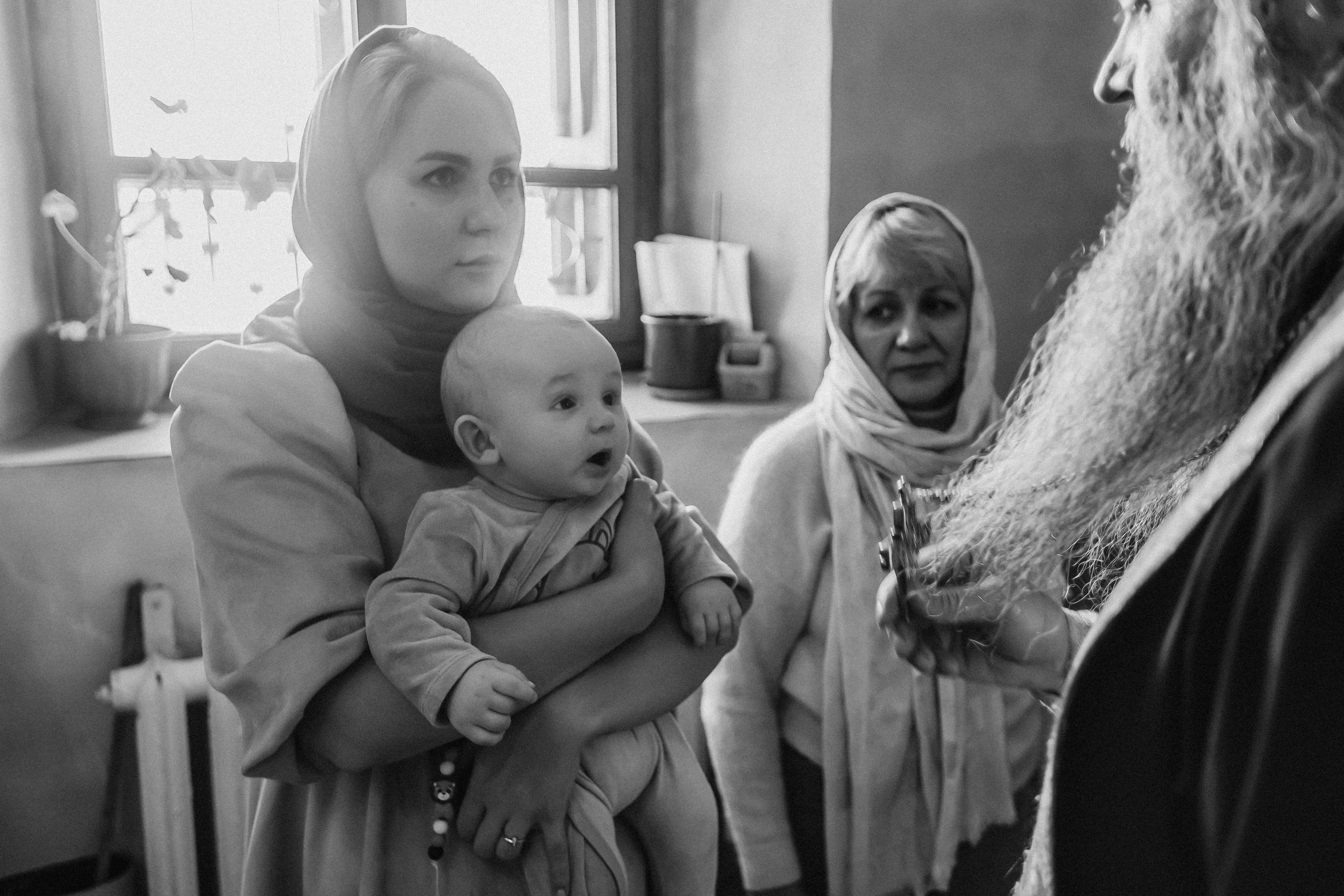 Крещение семакова. Семейный фотограф Тюмень, фотограф на роды Салмина Мария