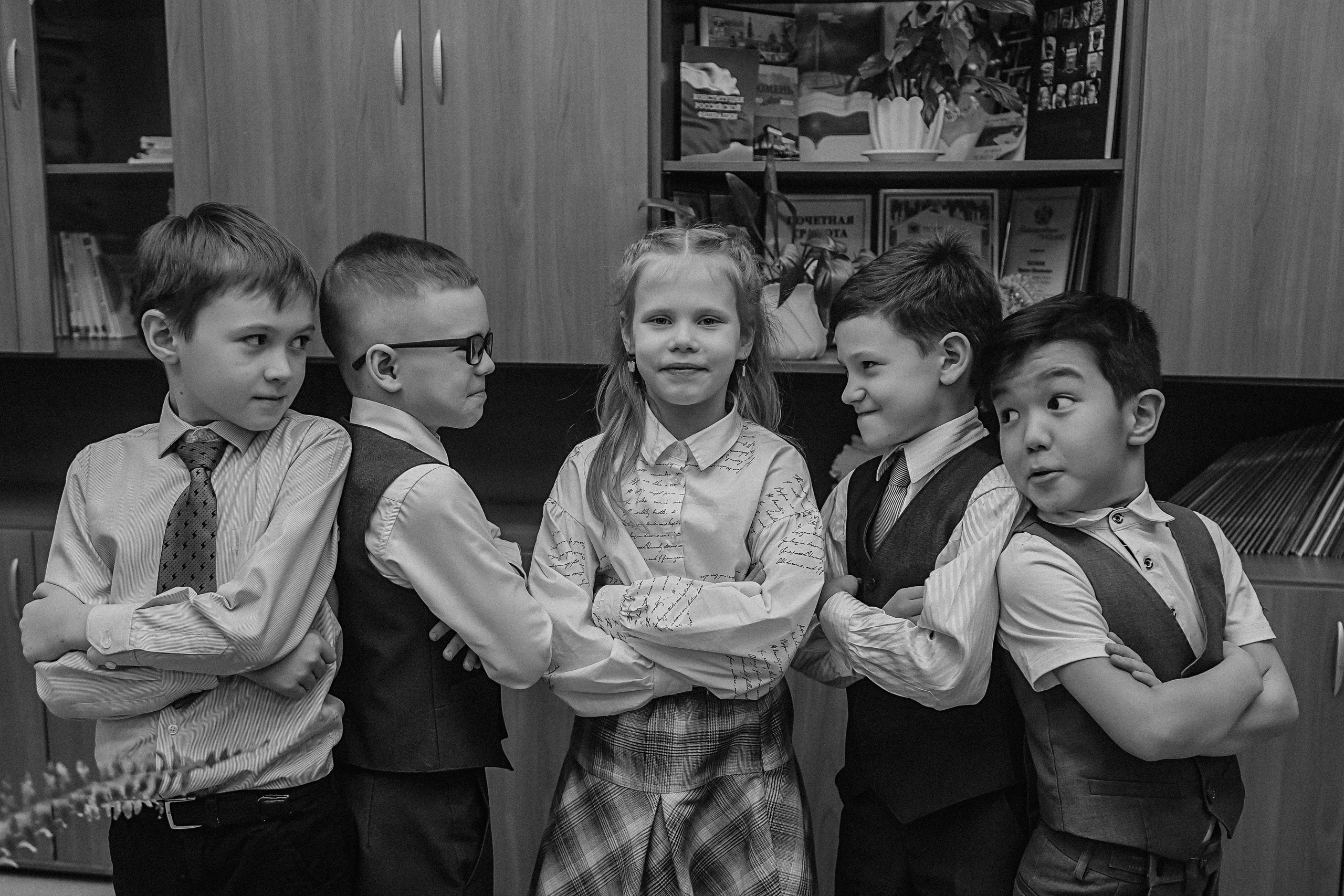 2 класс в школе. Семейный фотограф Тюмень, фотограф на роды Салмина Мария