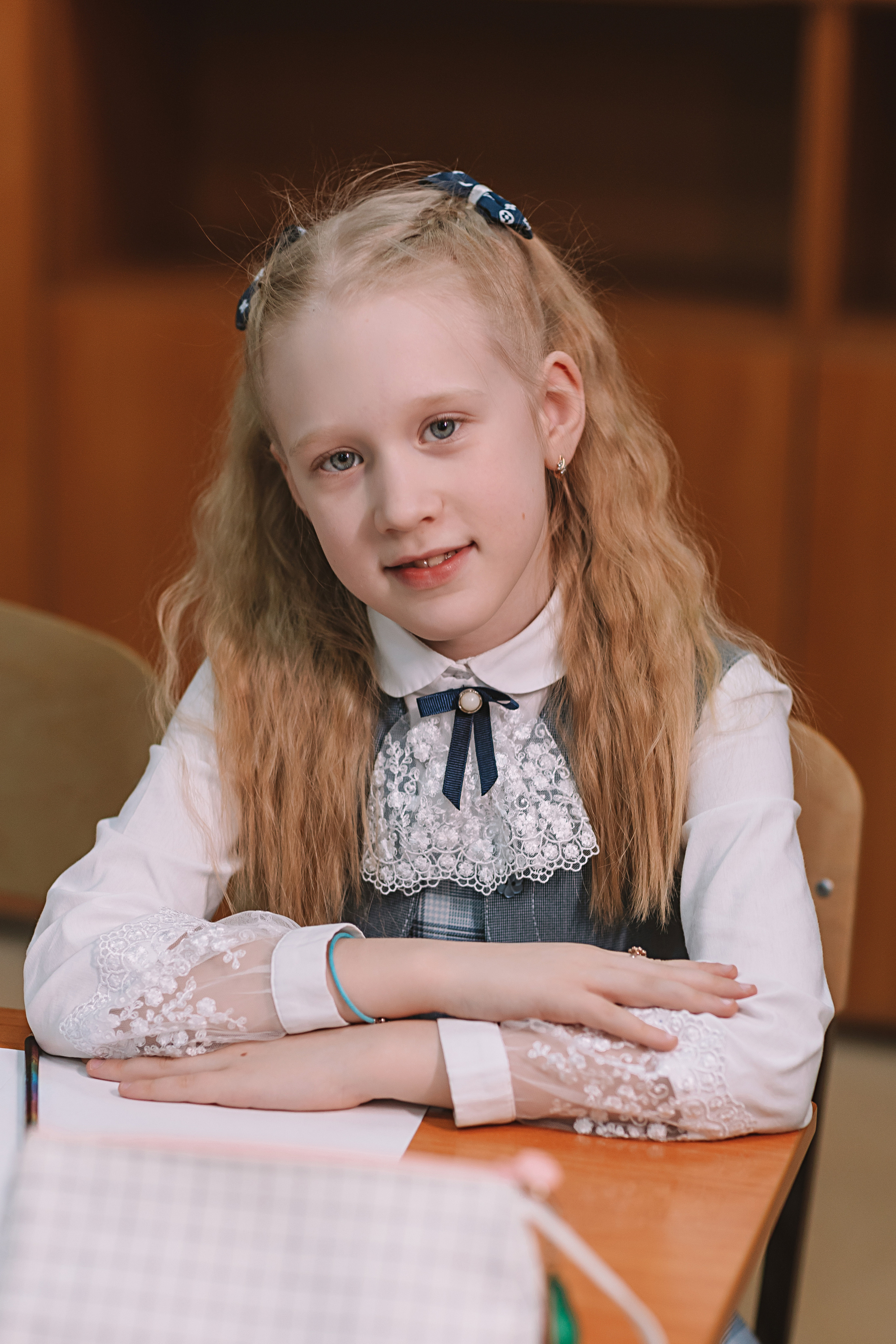 2 класс в школе. Семейный фотограф Тюмень, фотограф на роды Салмина Мария