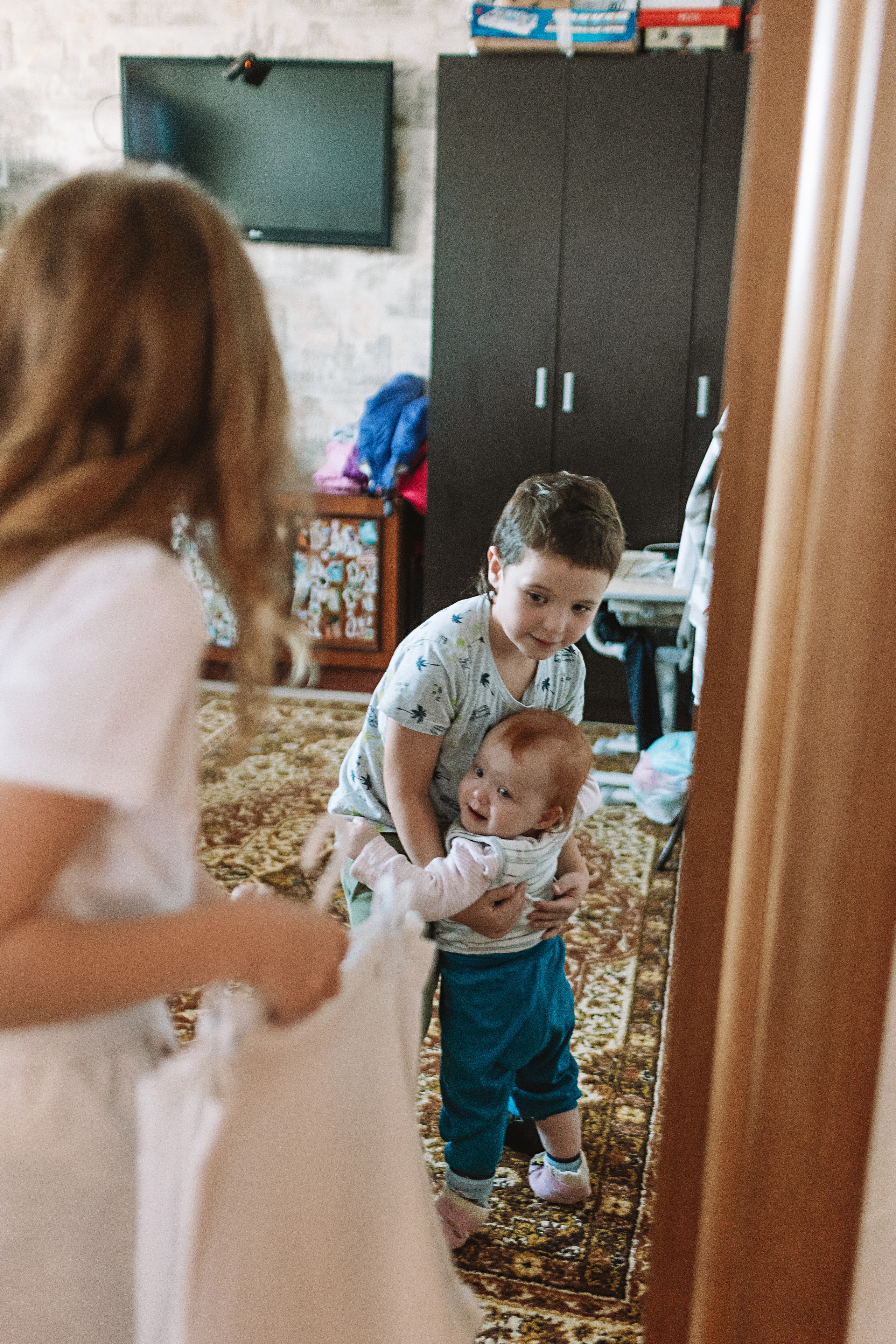 Большая семья (17 человек в частном доме, 2 часа). Семейный фотограф Тюмень, фотограф на роды Салмина Мария