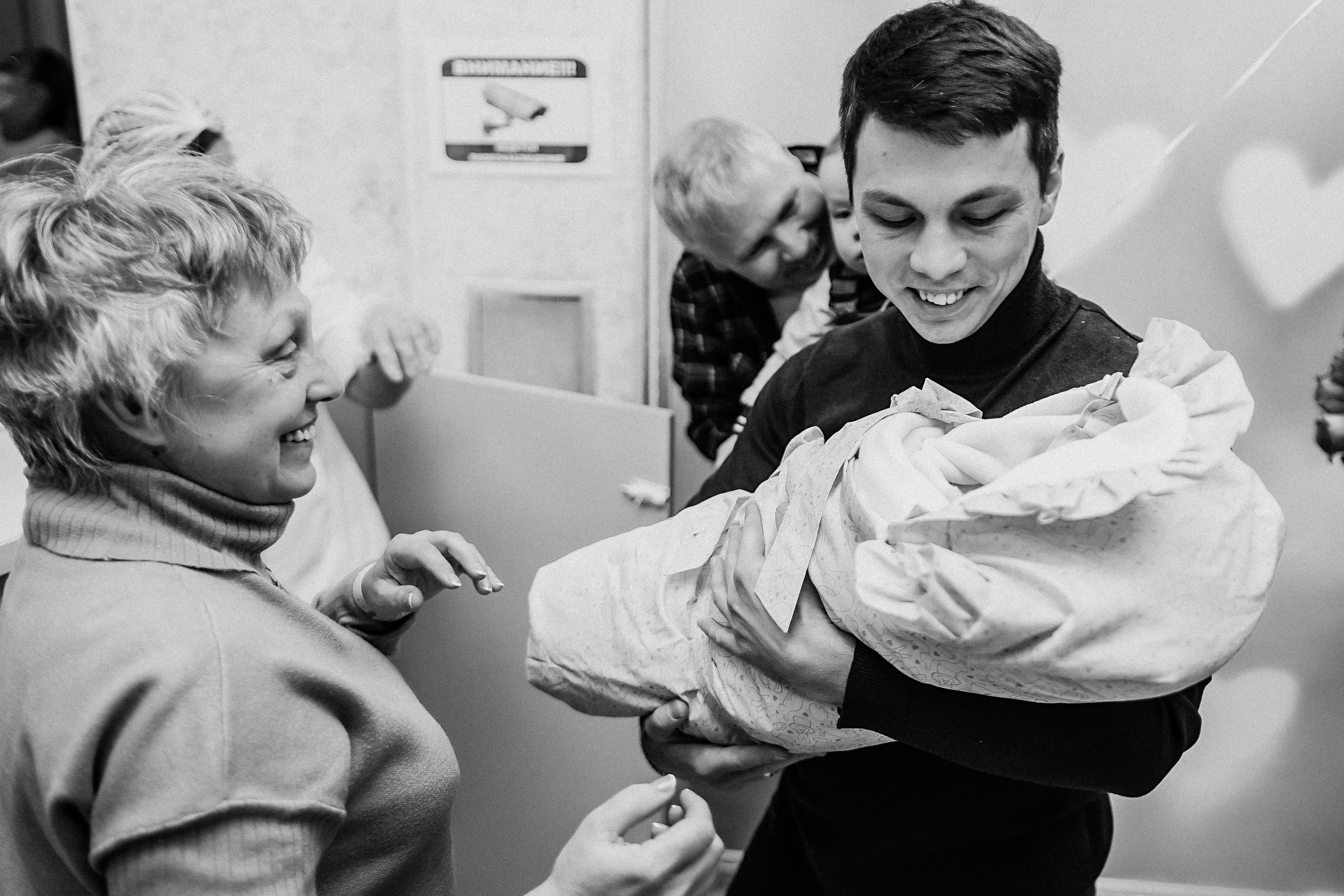 Выписка только зона ожидания. Семейный фотограф Тюмень, фотограф на роды Салмина Мария