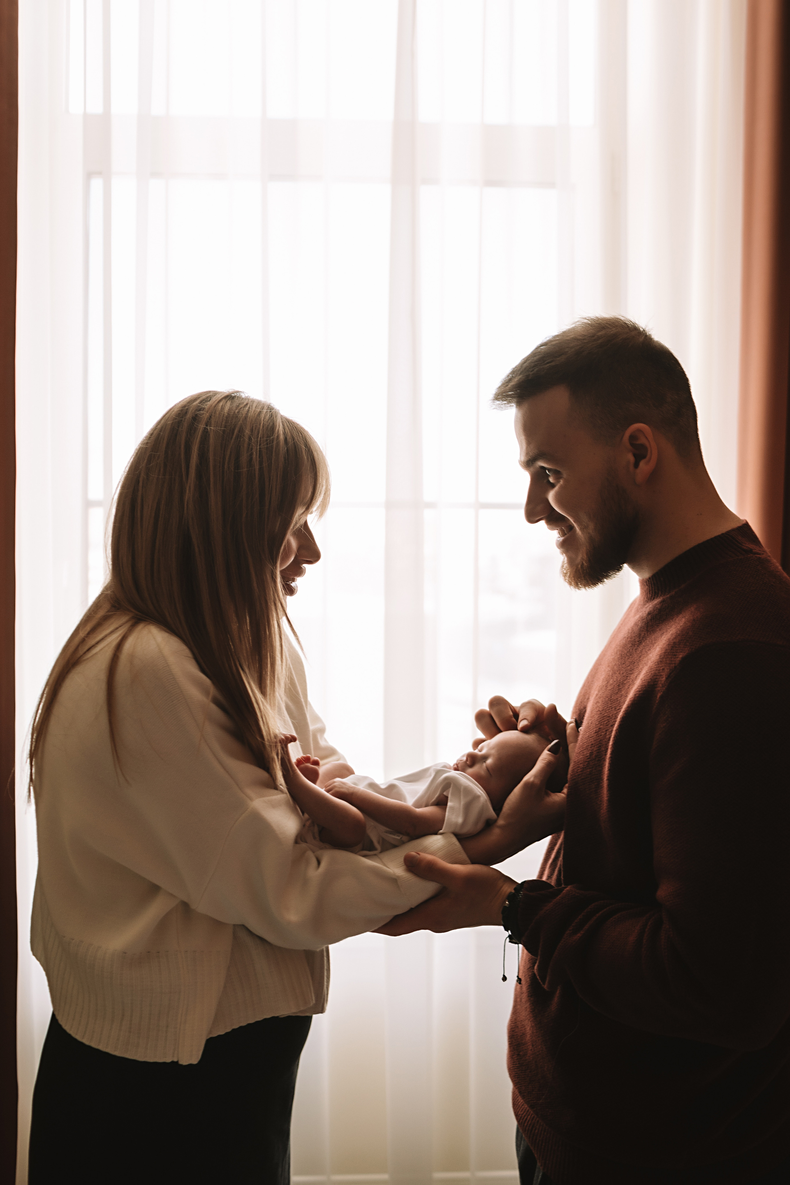 Выписка Мать и Дитя. Семейный фотограф Тюмень, фотограф на роды Салмина Мария