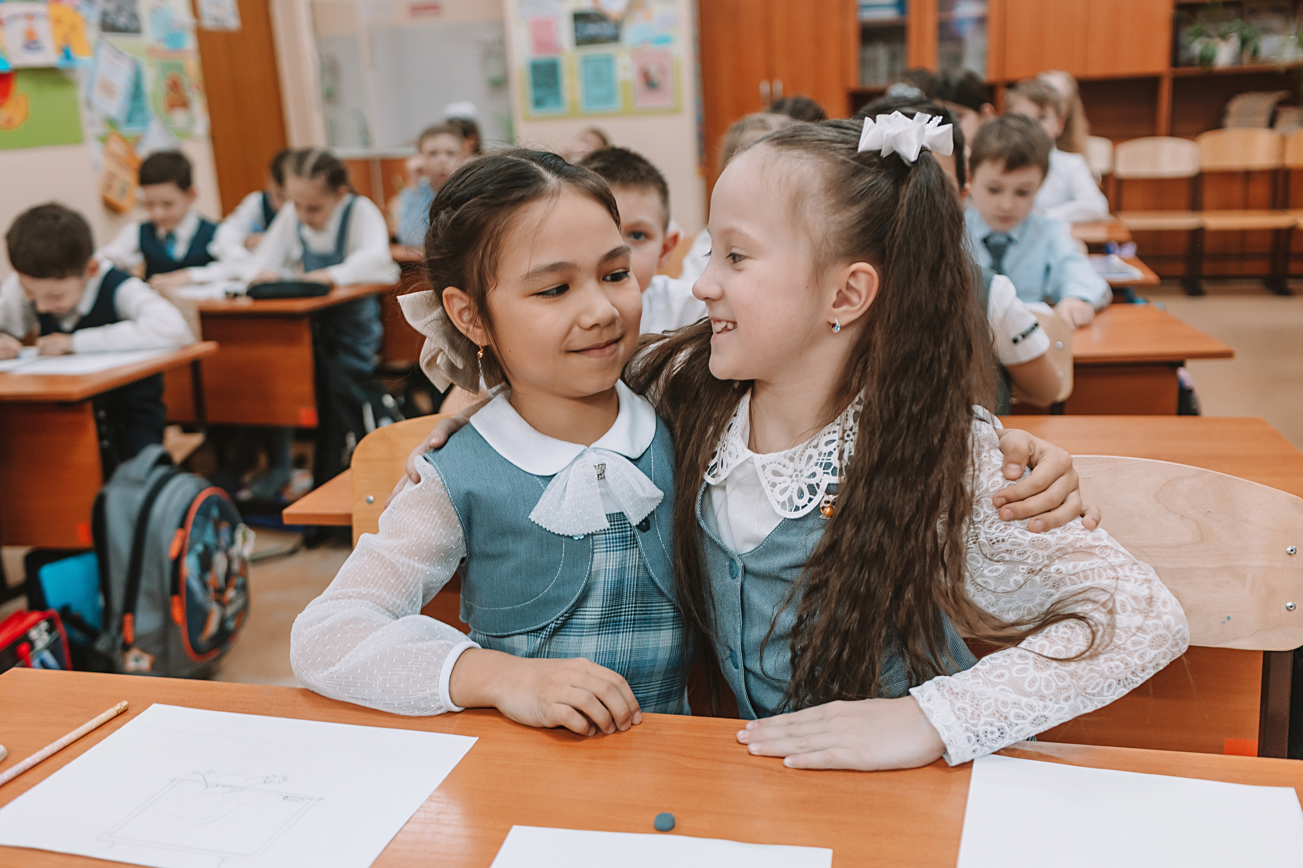 2 класс в школе. Семейный фотограф Тюмень, фотограф на роды Салмина Мария