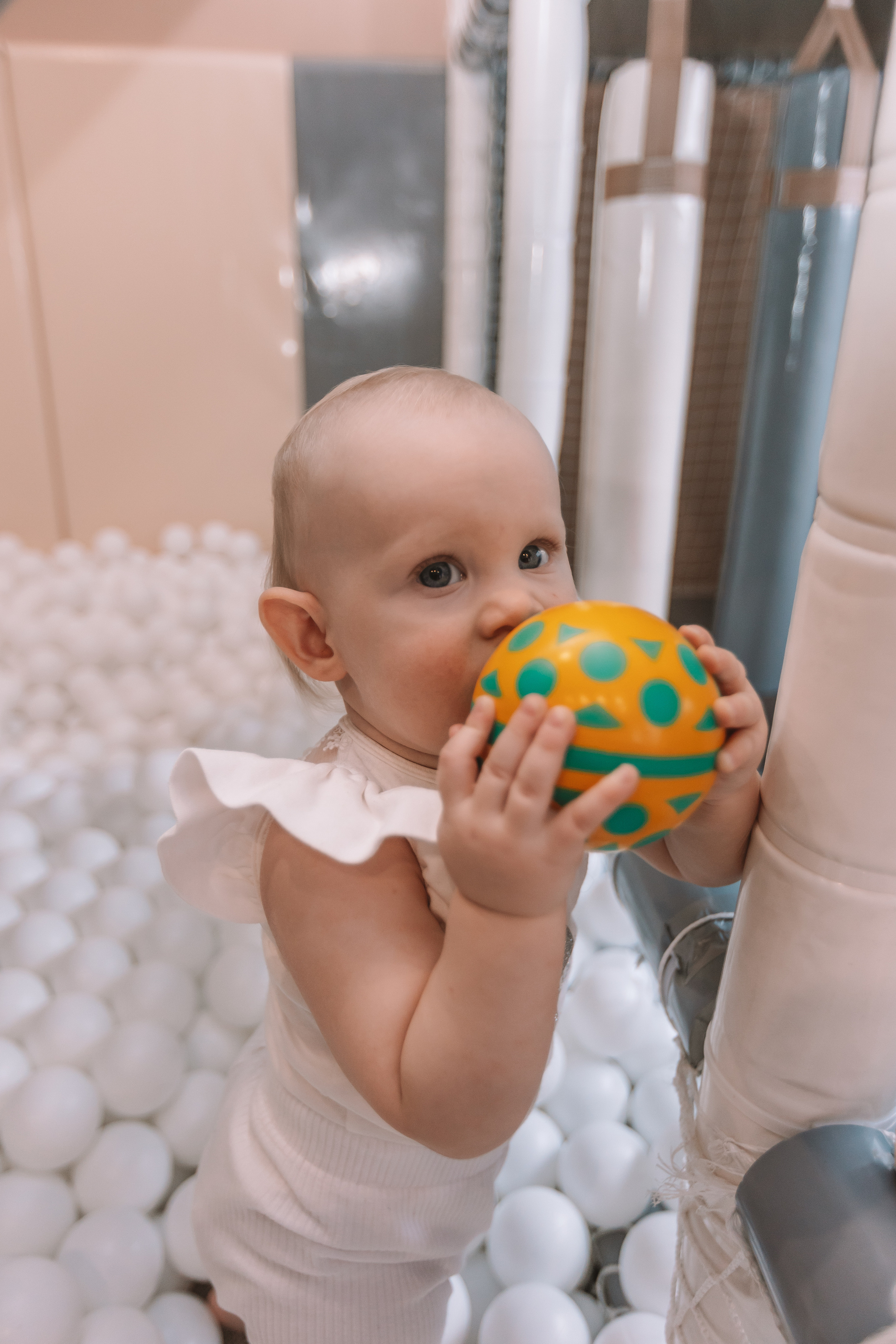 Первый годик в игровой. Семейный фотограф Тюмень, фотограф на роды Салмина Мария