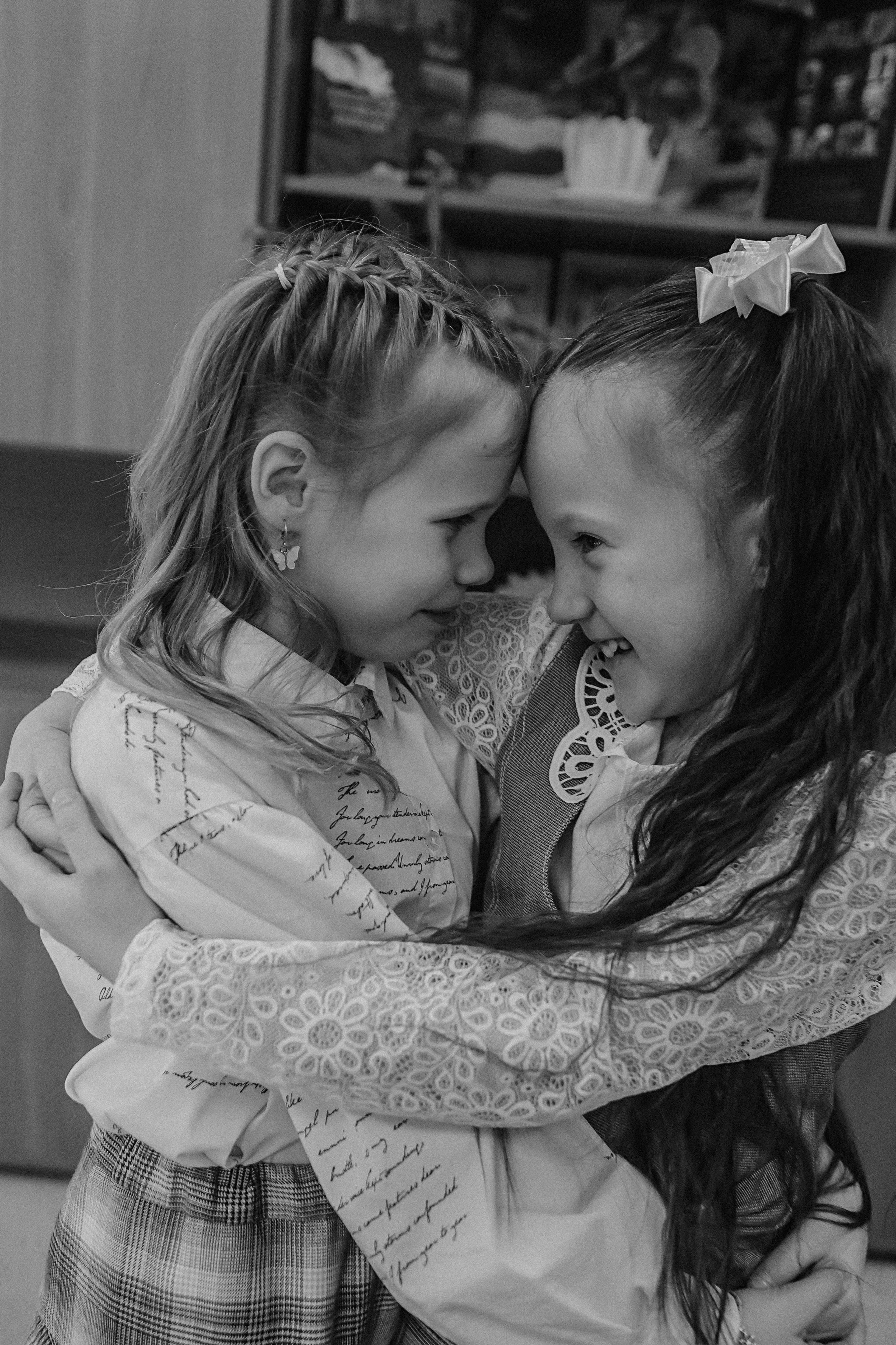 2 класс в школе. Семейный фотограф Тюмень, фотограф на роды Салмина Мария