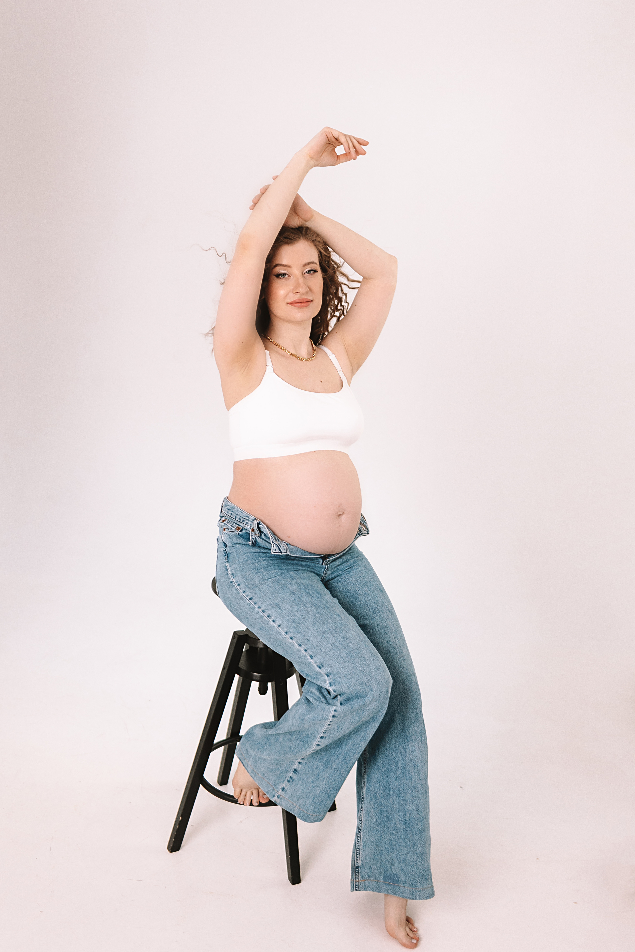 Беременность (фататум, циклорама и зал). Семейный фотограф Тюмень, фотограф на роды Салмина Мария