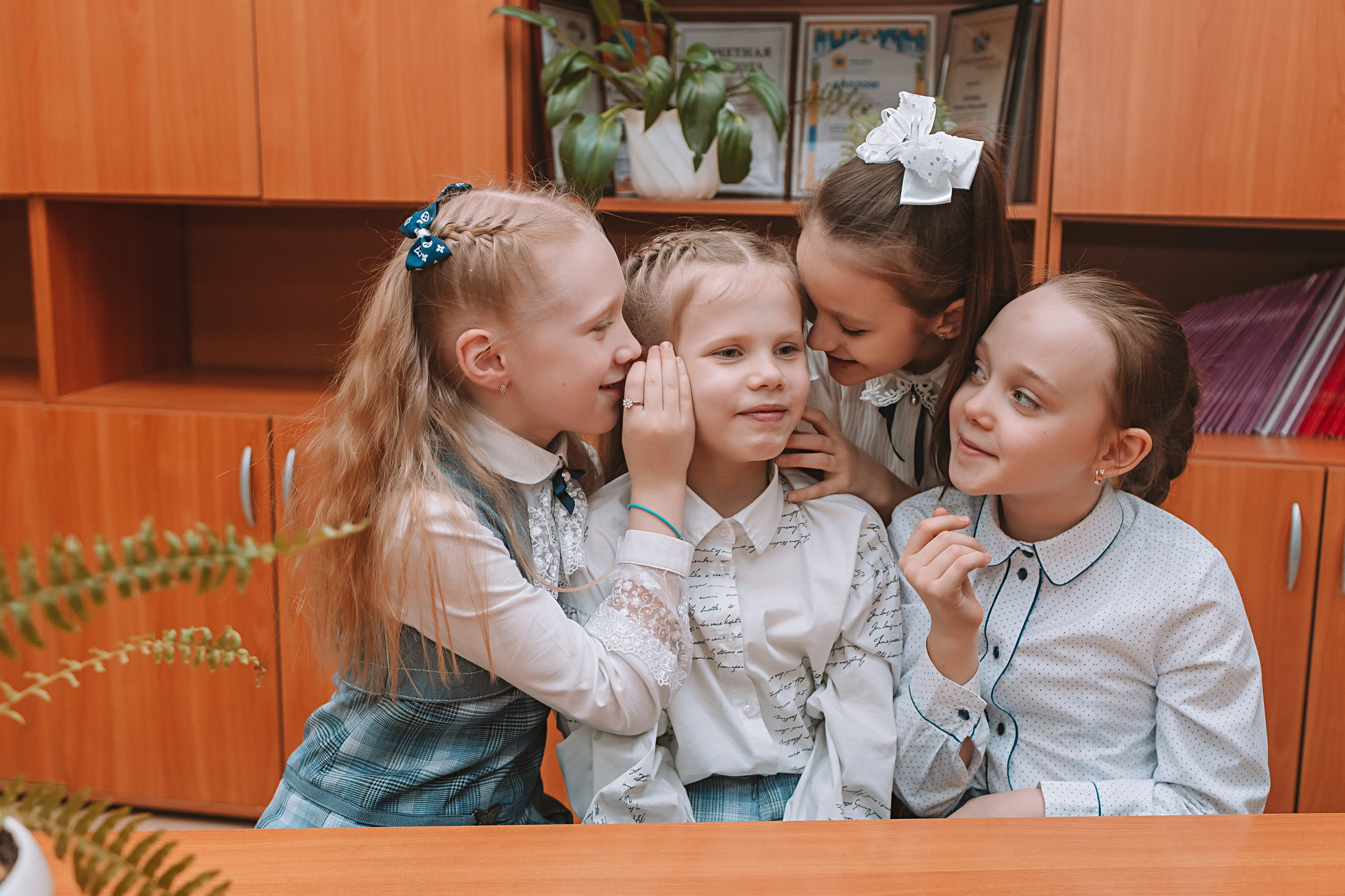 2 класс в школе. Семейный фотограф Тюмень, фотограф на роды Салмина Мария