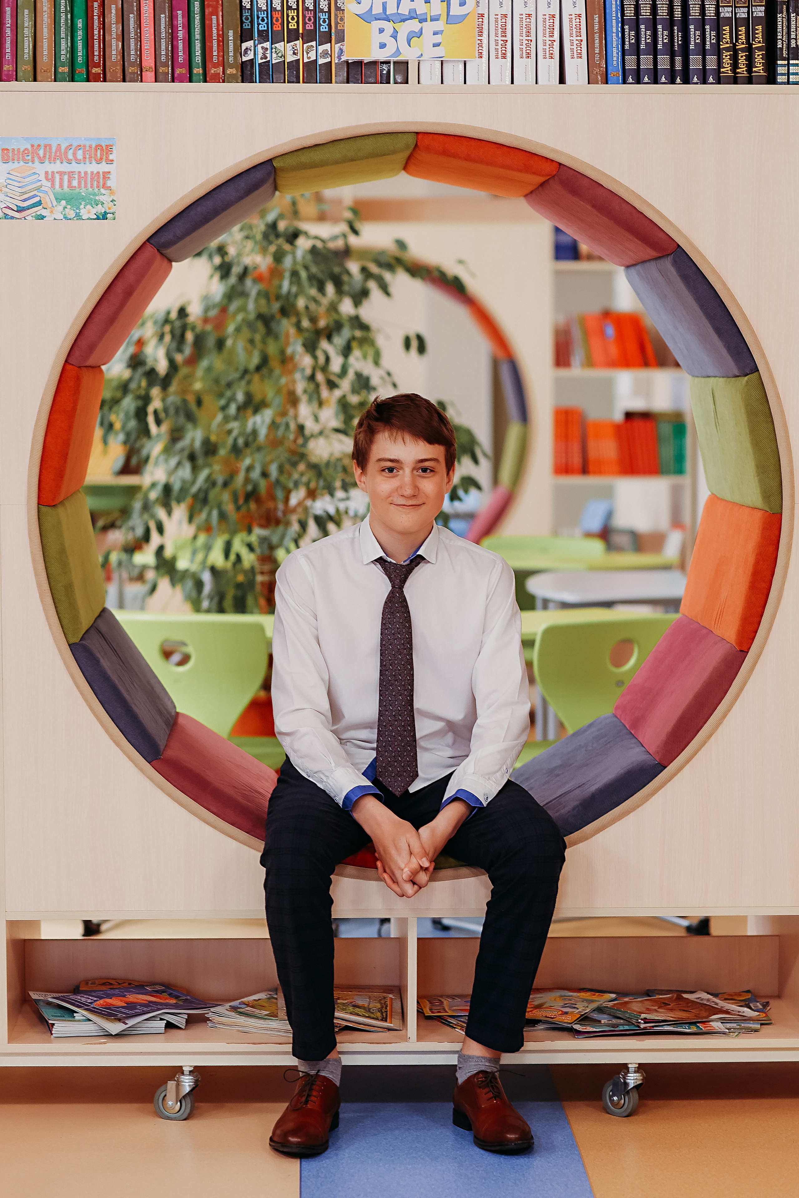 8 класс в библиотеке. Семейный фотограф Тюмень, фотограф на роды Салмина Мария