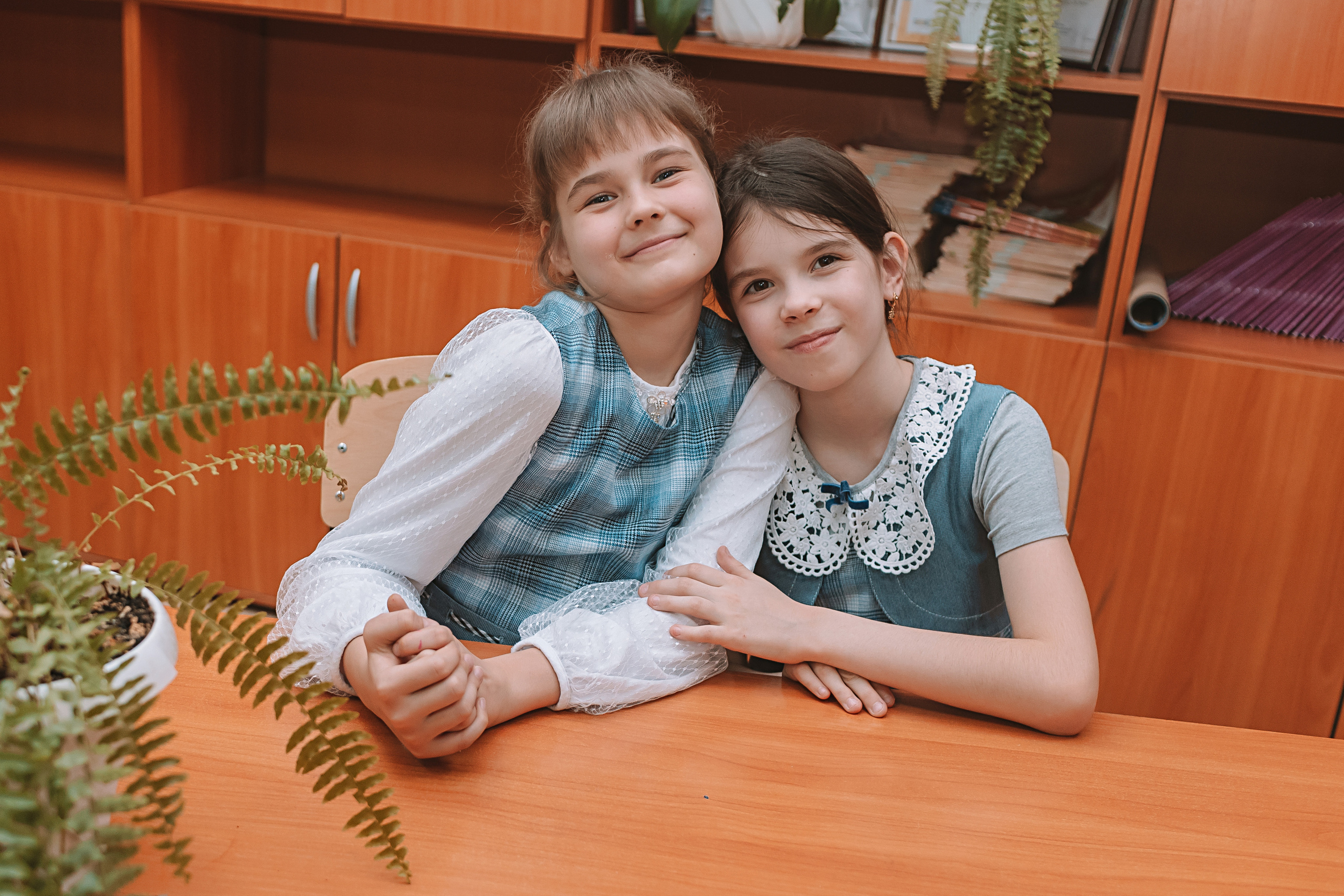 2 класс в школе. Семейный фотограф Тюмень, фотограф на роды Салмина Мария