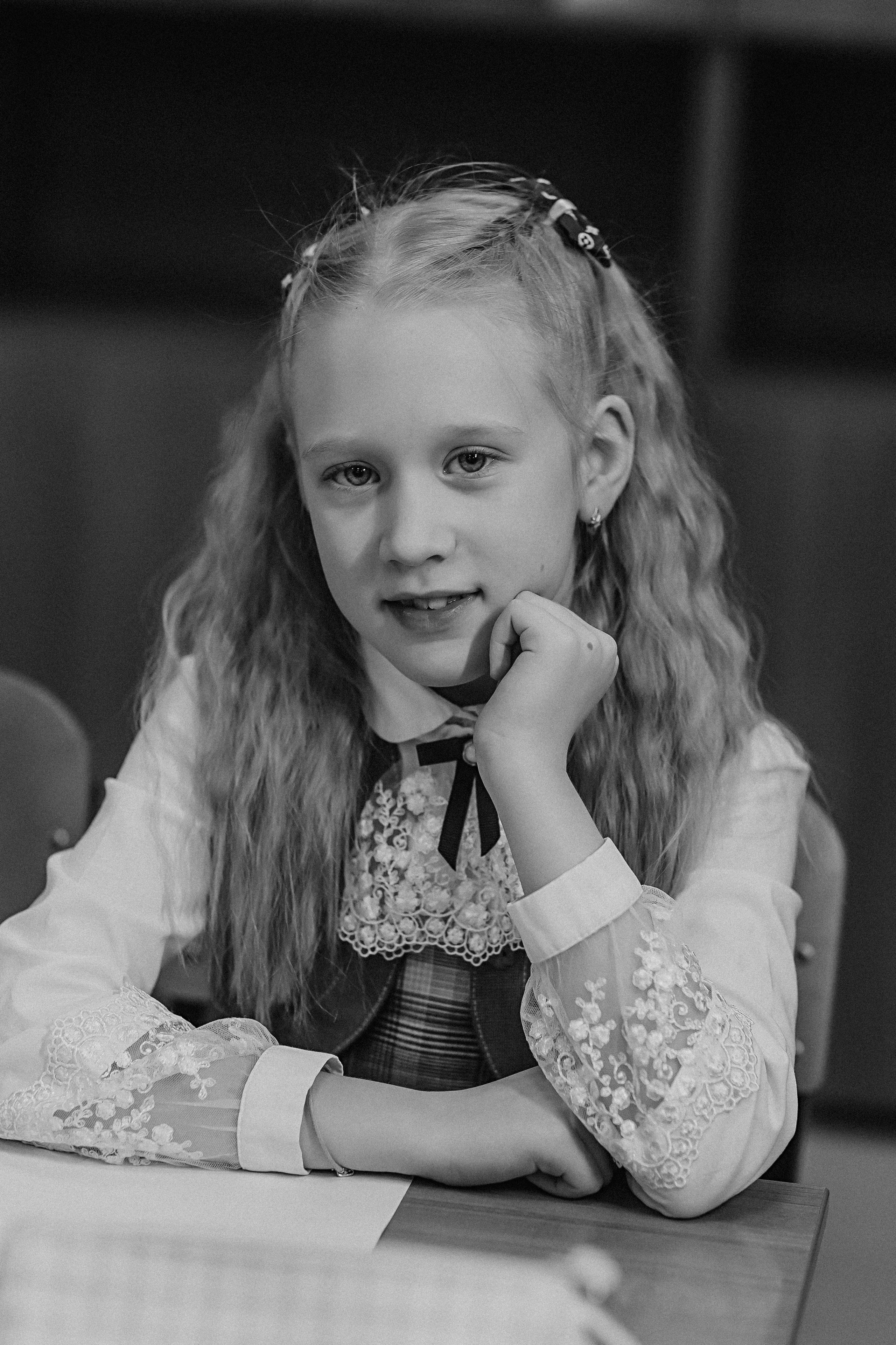 2 класс в школе. Семейный фотограф Тюмень, фотограф на роды Салмина Мария