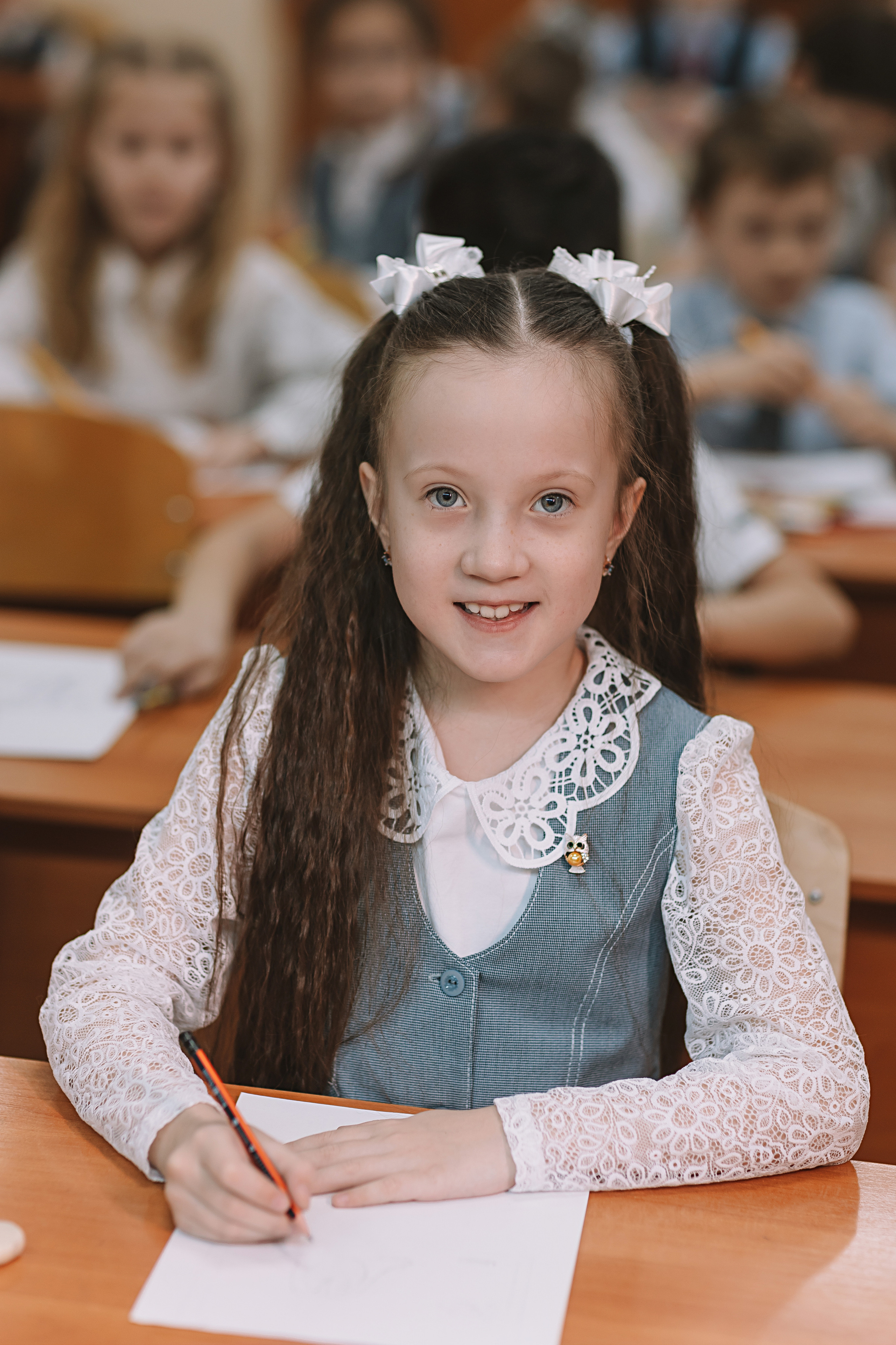 2 класс в школе. Семейный фотограф Тюмень, фотограф на роды Салмина Мария