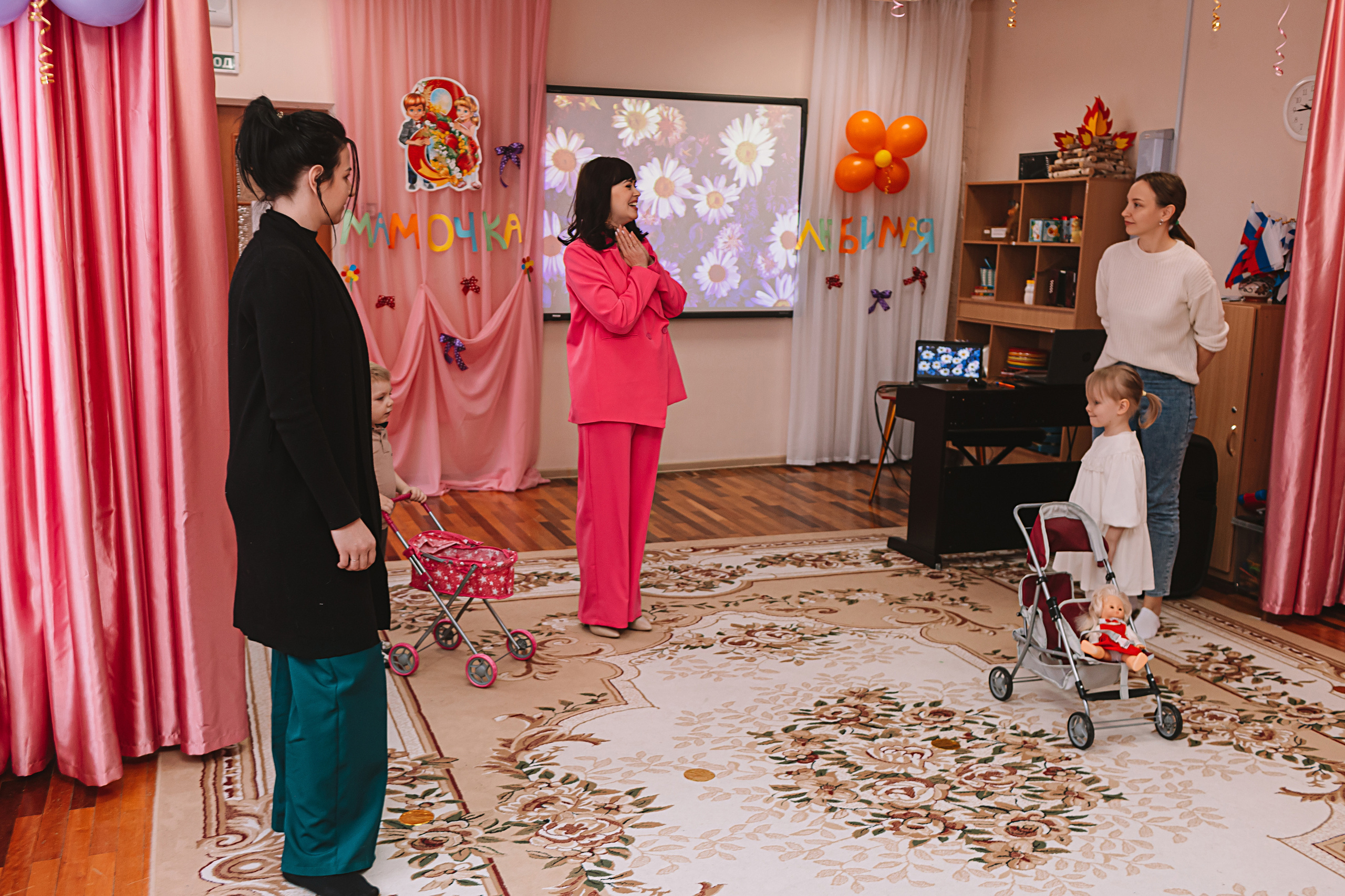 Утренник садик. Семейный фотограф Тюмень, фотограф на роды Салмина Мария