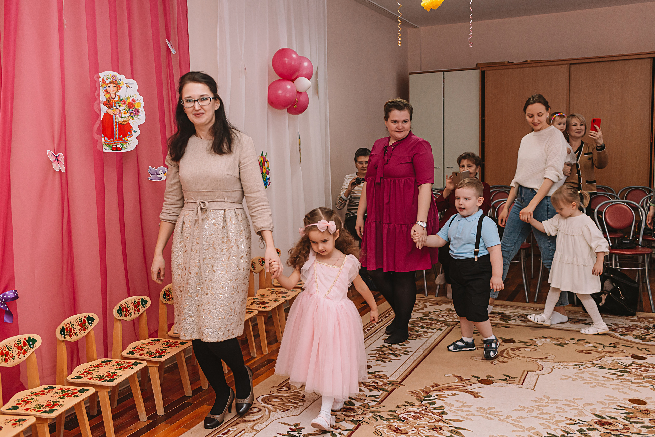 Утренник садик. Семейный фотограф Тюмень, фотограф на роды Салмина Мария