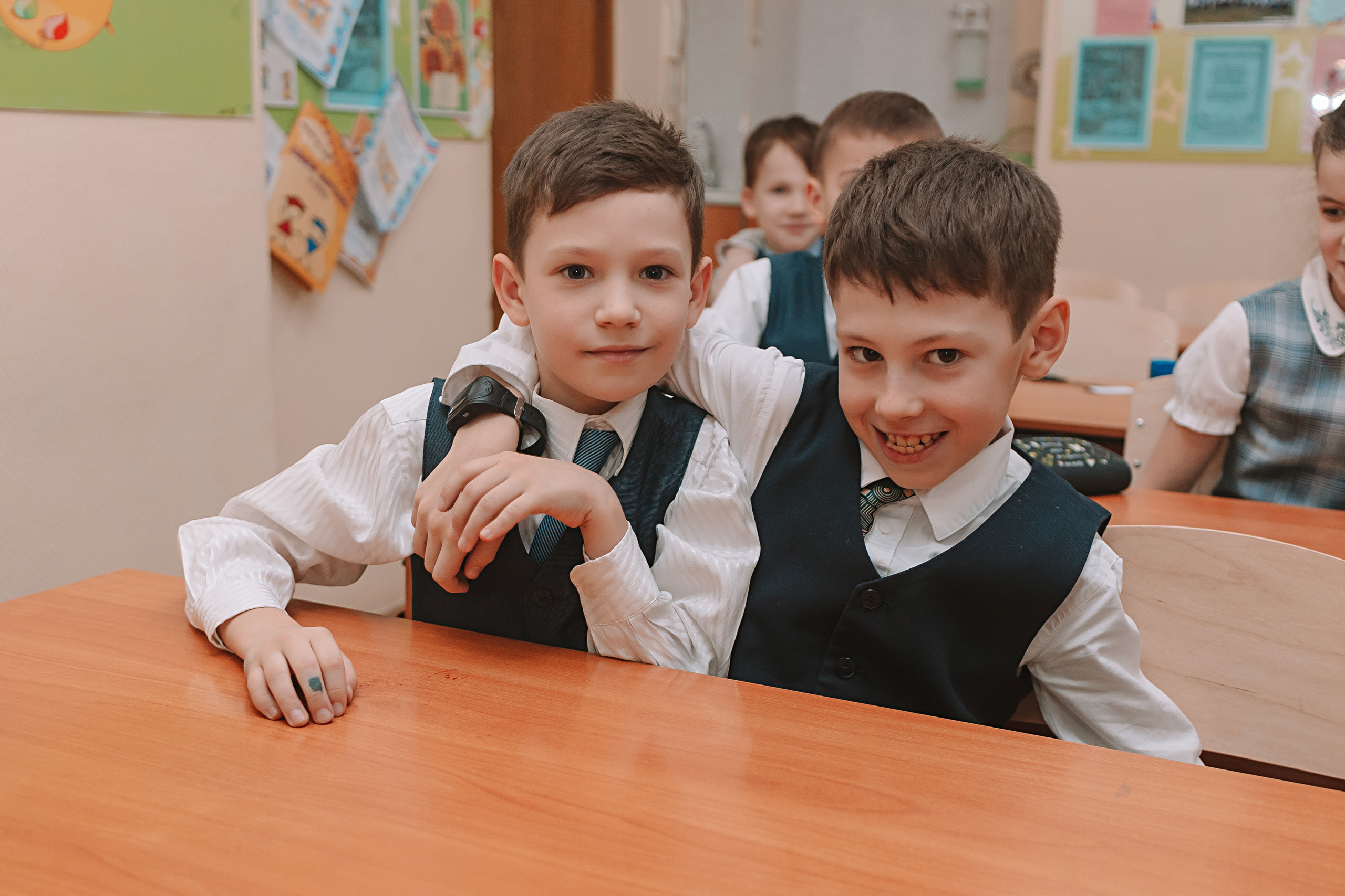 2 класс в школе. Семейный фотограф Тюмень, фотограф на роды Салмина Мария