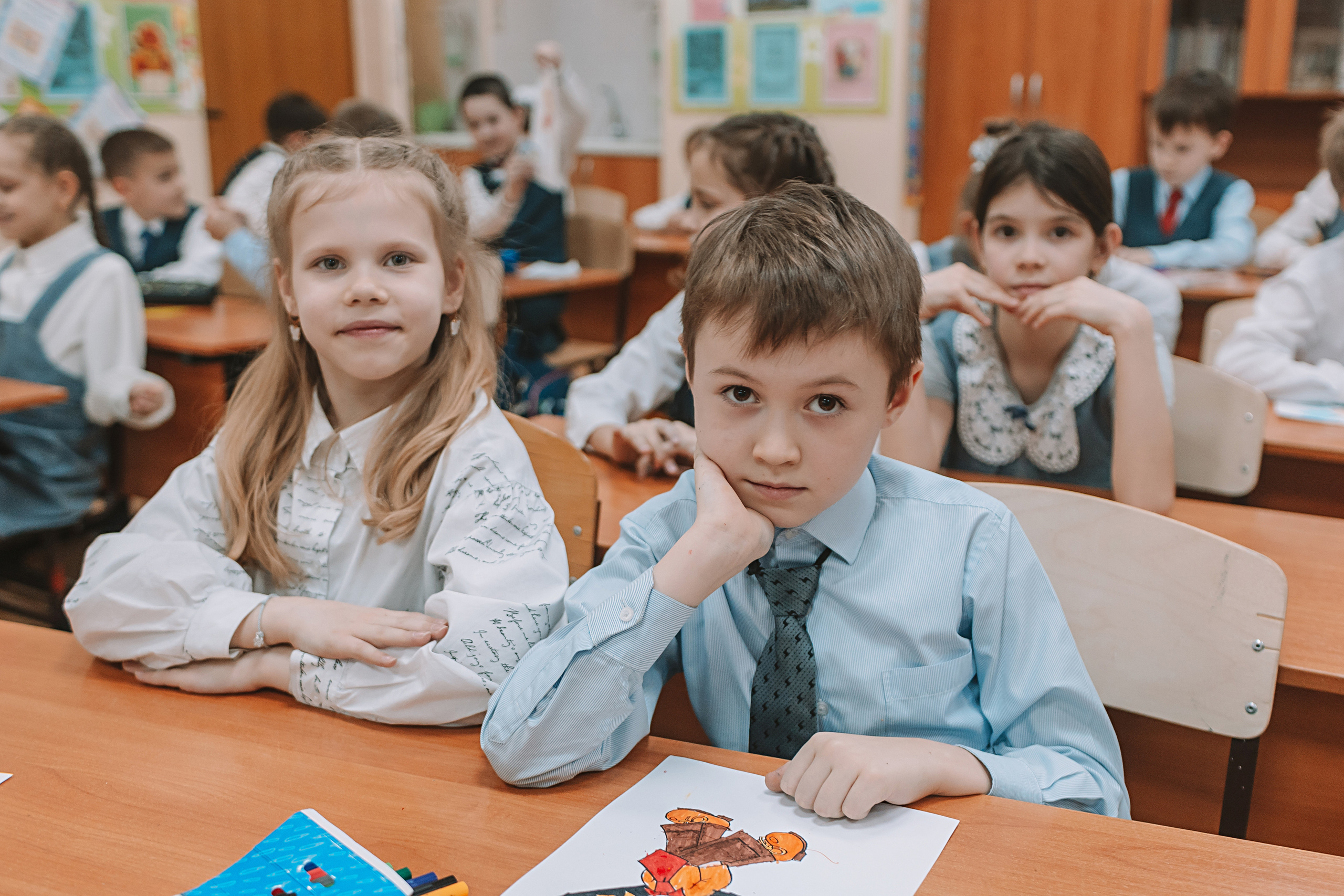 2 класс в школе. Семейный фотограф Тюмень, фотограф на роды Салмина Мария