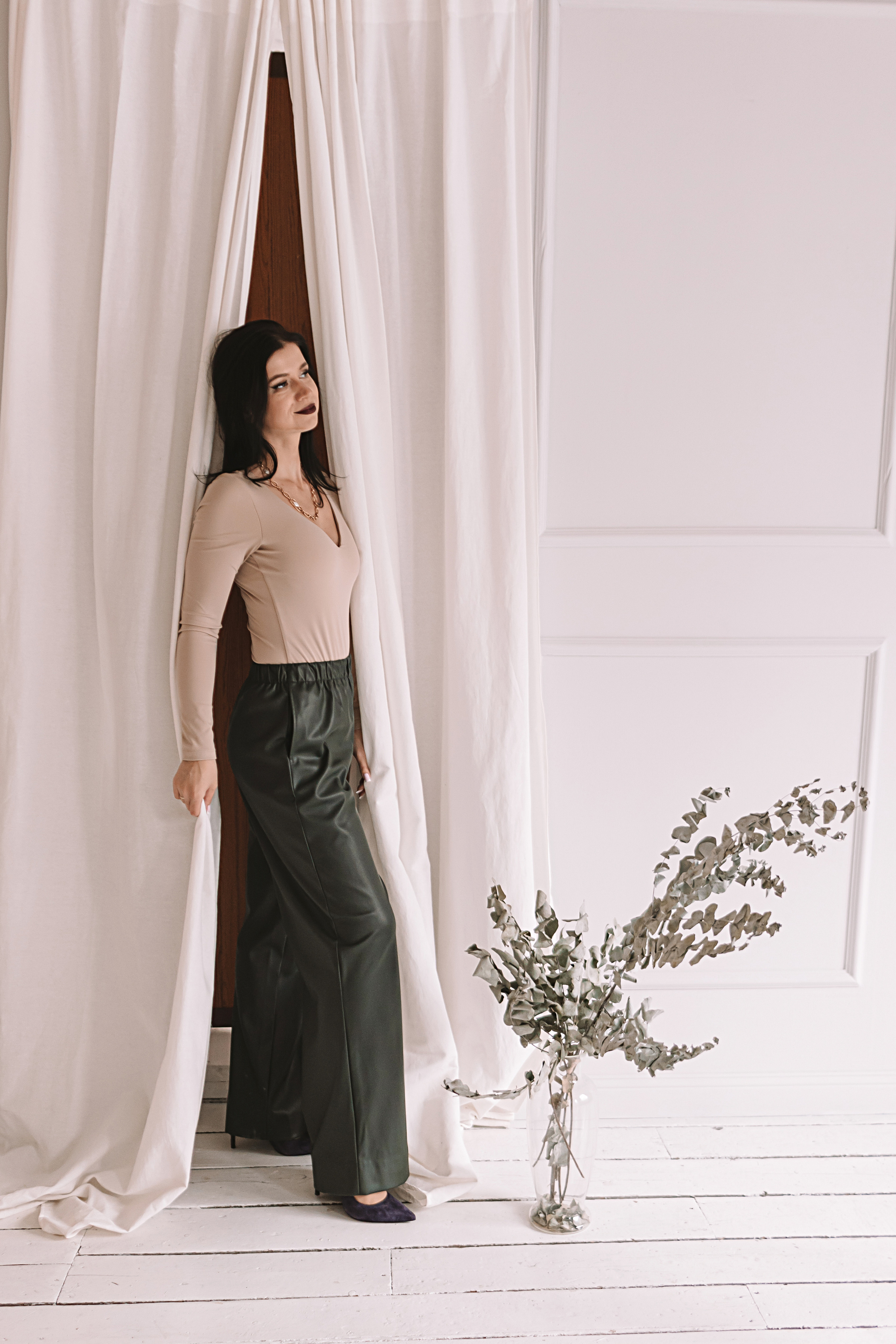 Руководитель студий красоты, студия Белая. Семейный фотограф Тюмень, фотограф на роды Салмина Мария