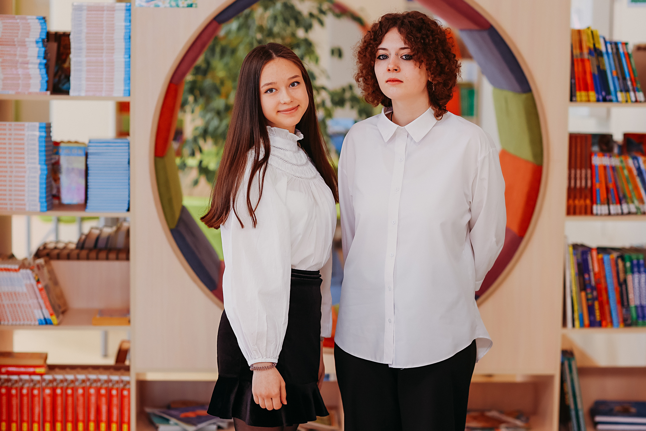 8 класс в библиотеке. Семейный фотограф Тюмень, фотограф на роды Салмина Мария