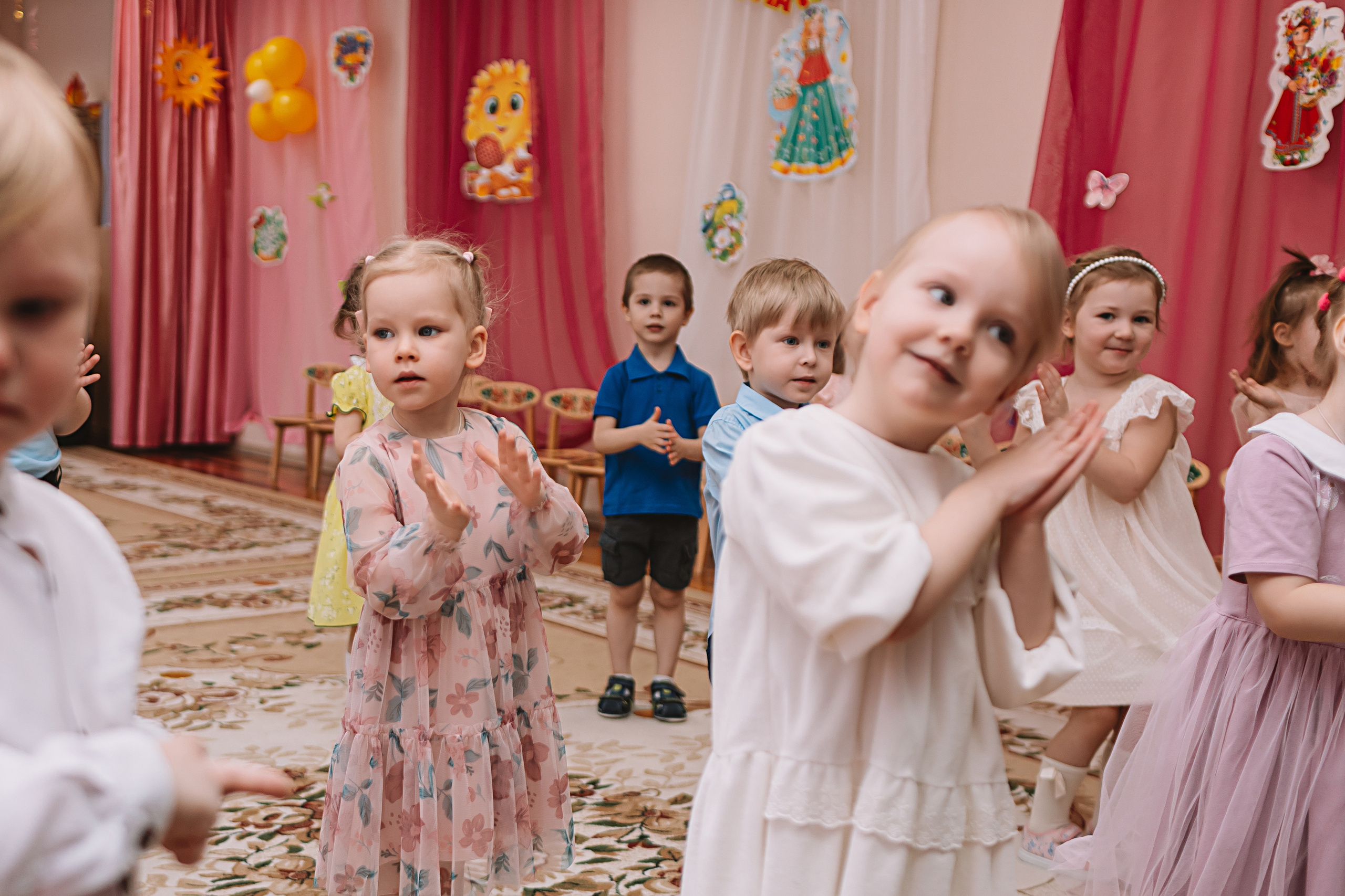 Утренник садик. Семейный фотограф Тюмень, фотограф на роды Салмина Мария
