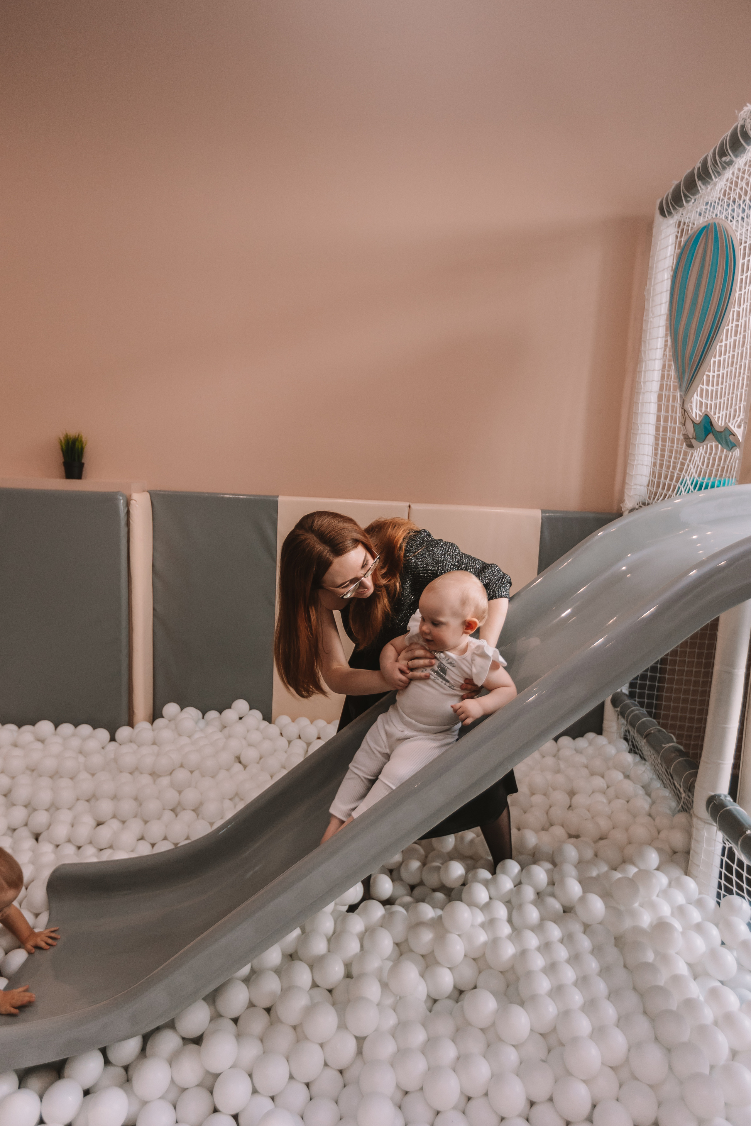 Первый годик в игровой. Семейный фотограф Тюмень, фотограф на роды Салмина Мария