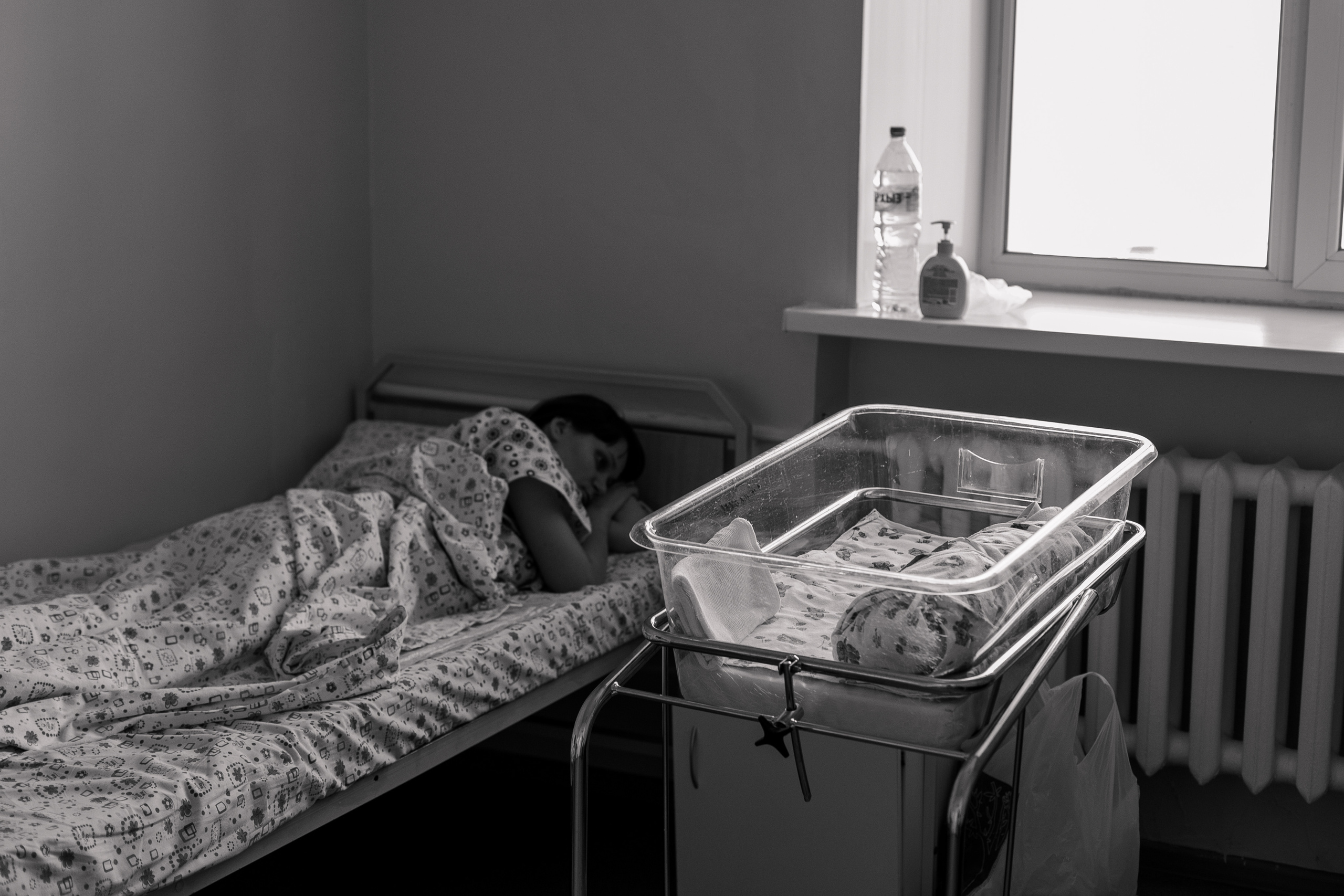 В палате сборный. Семейный фотограф Тюмень, фотограф на роды Салмина Мария