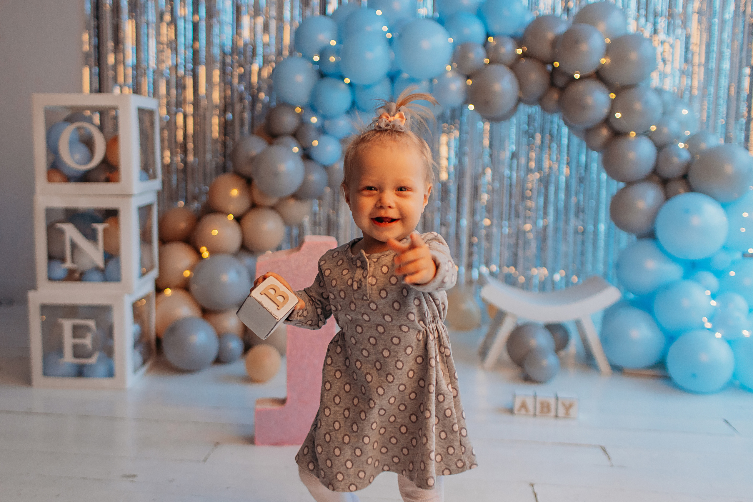 Годик в ВВ студио. Семейный фотограф Тюмень, фотограф на роды Салмина Мария