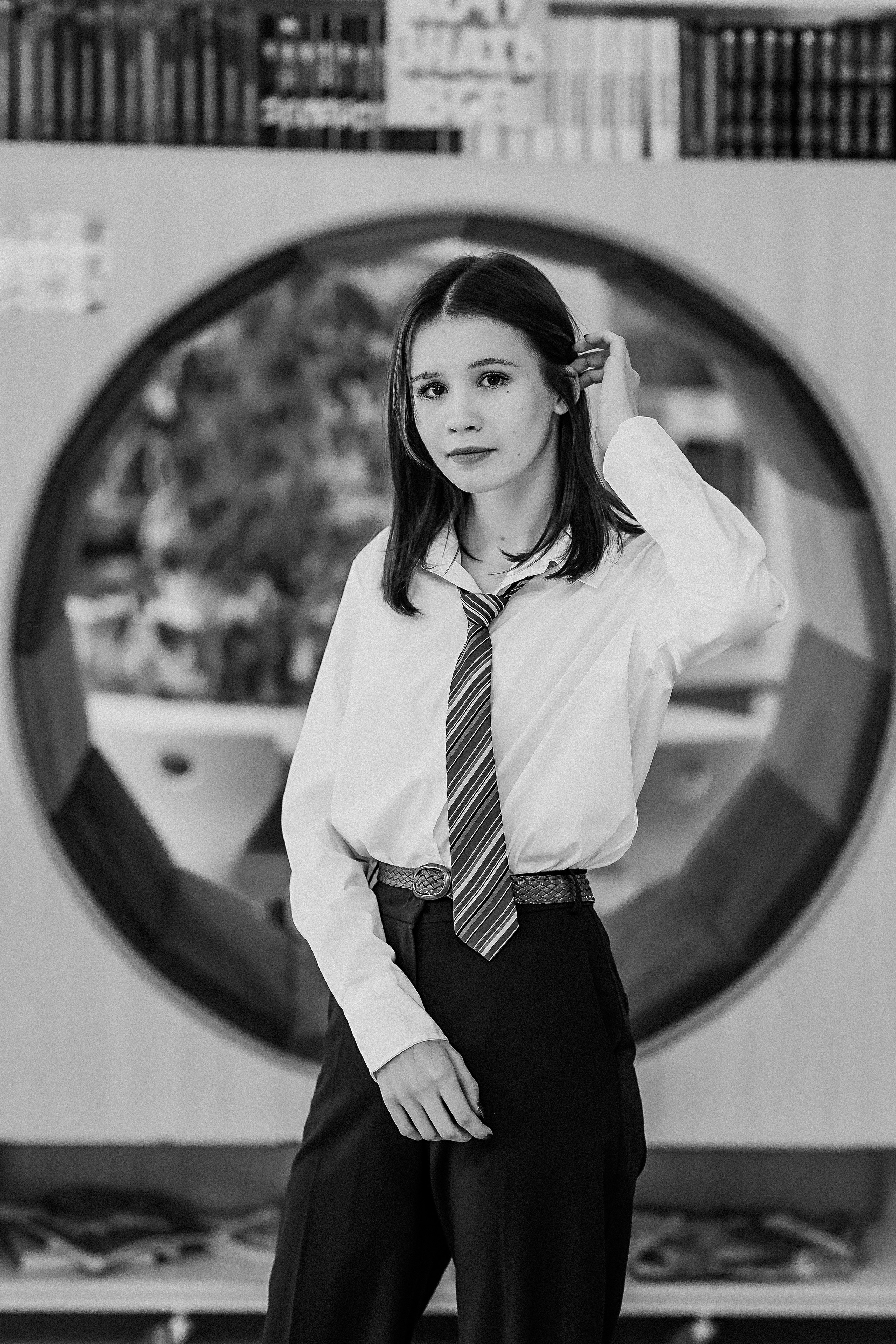 8 класс в библиотеке. Семейный фотограф Тюмень, фотограф на роды Салмина Мария