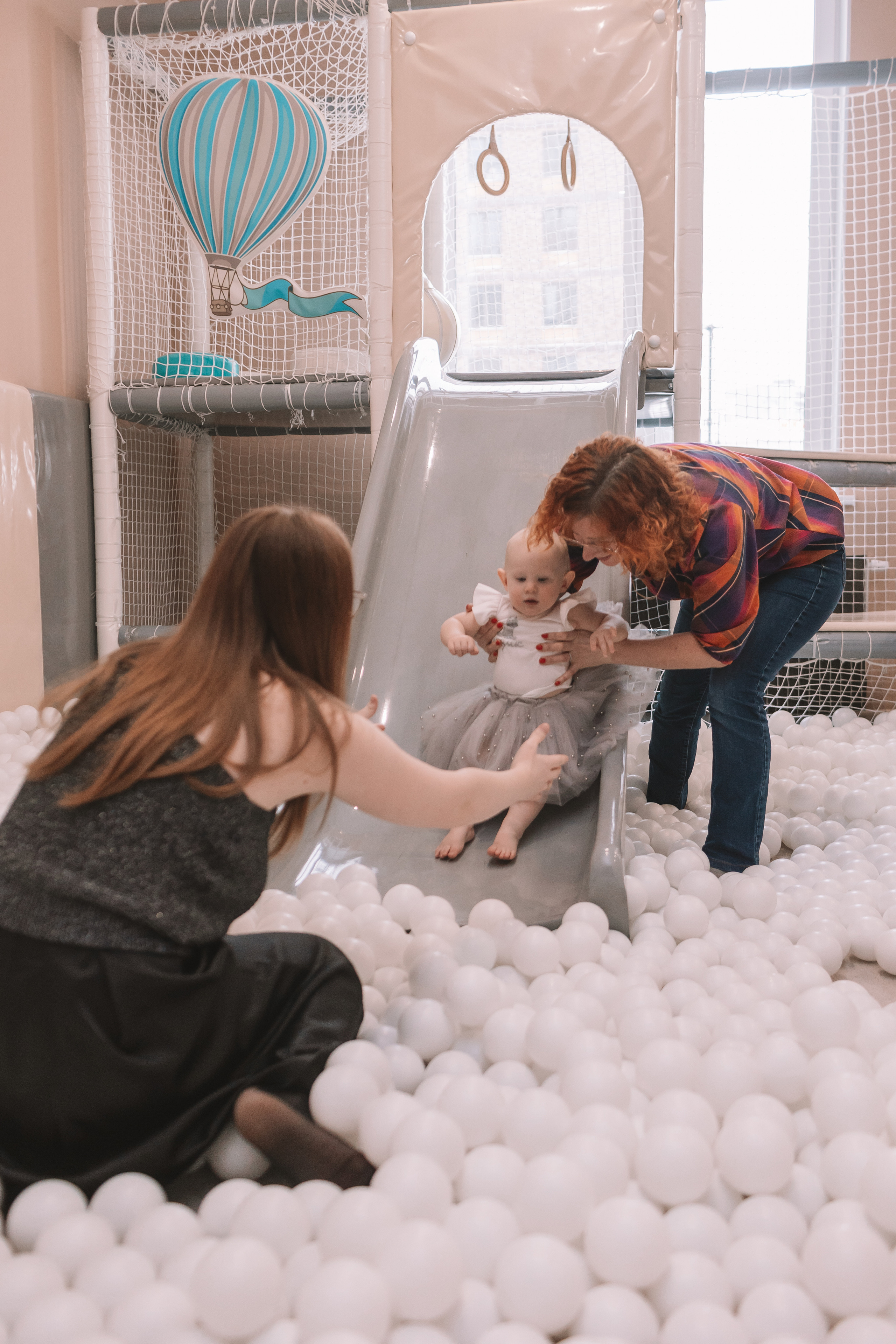 Первый годик в игровой. Семейный фотограф Тюмень, фотограф на роды Салмина Мария