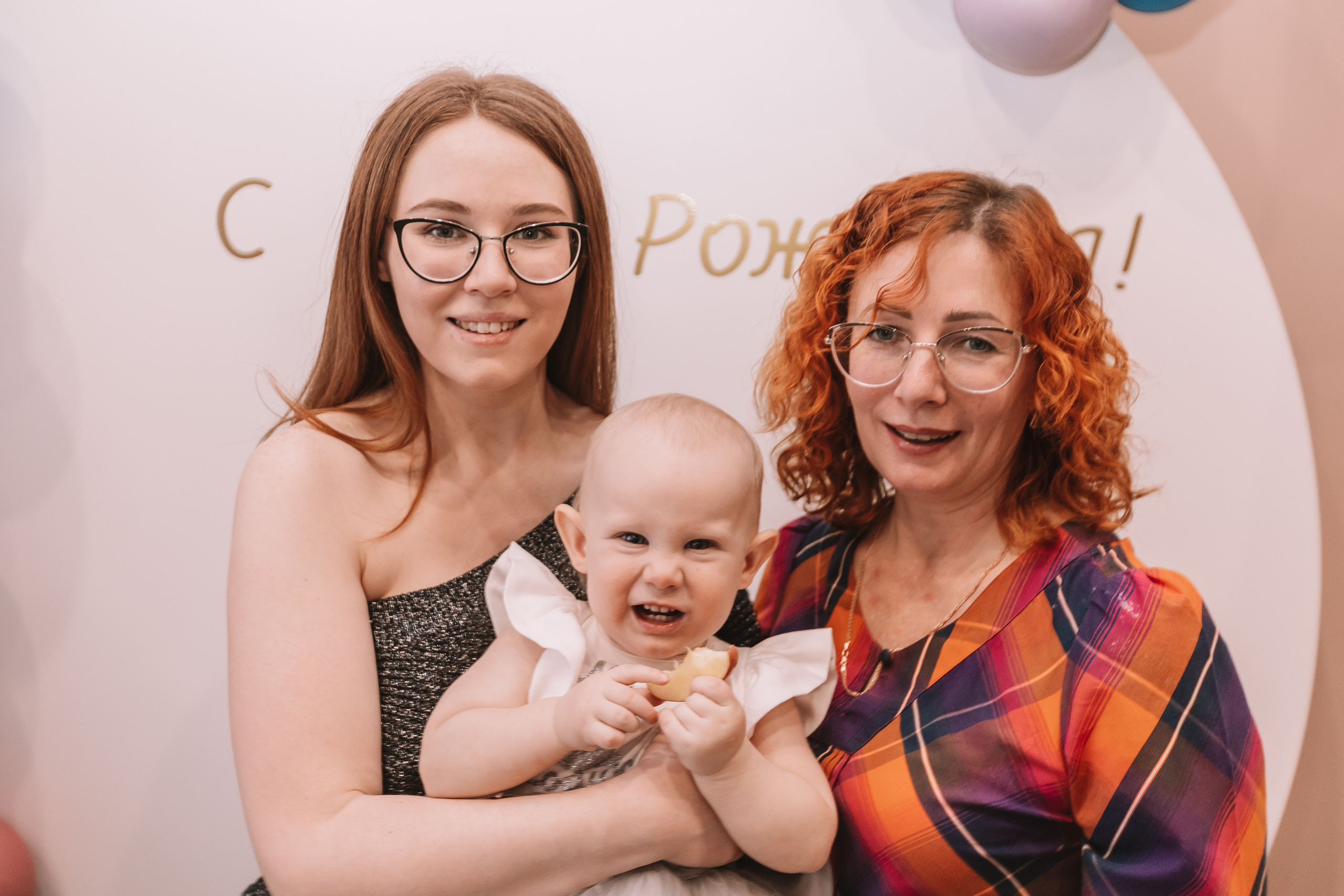 Первый годик в игровой. Семейный фотограф Тюмень, фотограф на роды Салмина Мария