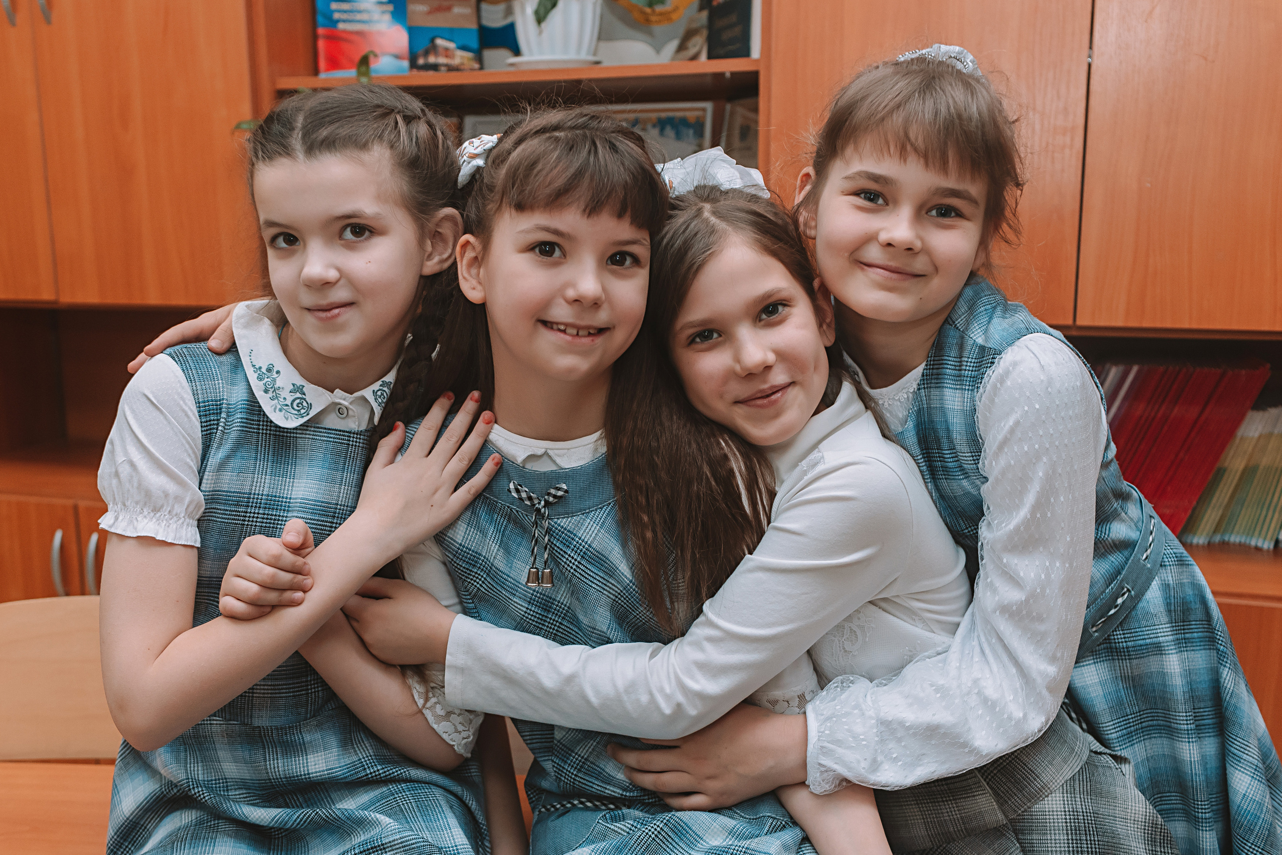 2 класс в школе. Семейный фотограф Тюмень, фотограф на роды Салмина Мария