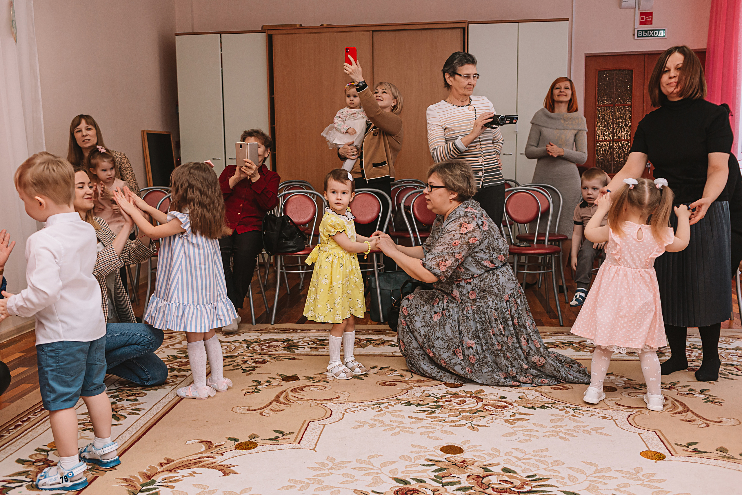 Утренник садик. Семейный фотограф Тюмень, фотограф на роды Салмина Мария