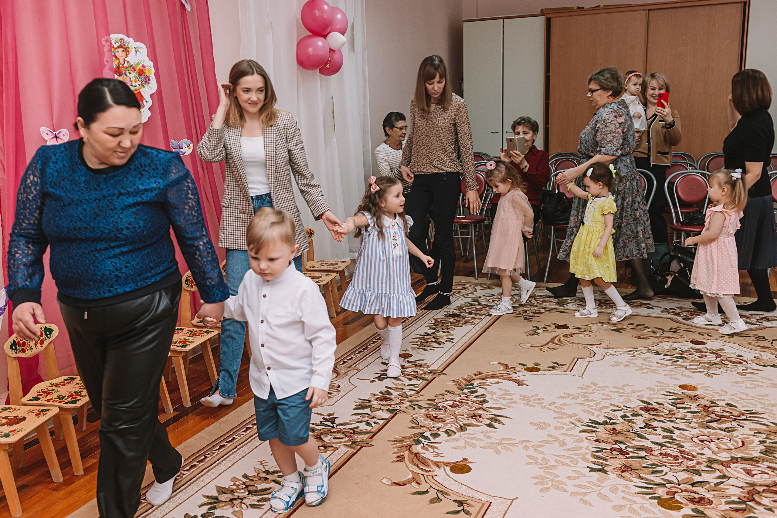 Утренник садик. Семейный фотограф Тюмень, фотограф на роды Салмина Мария