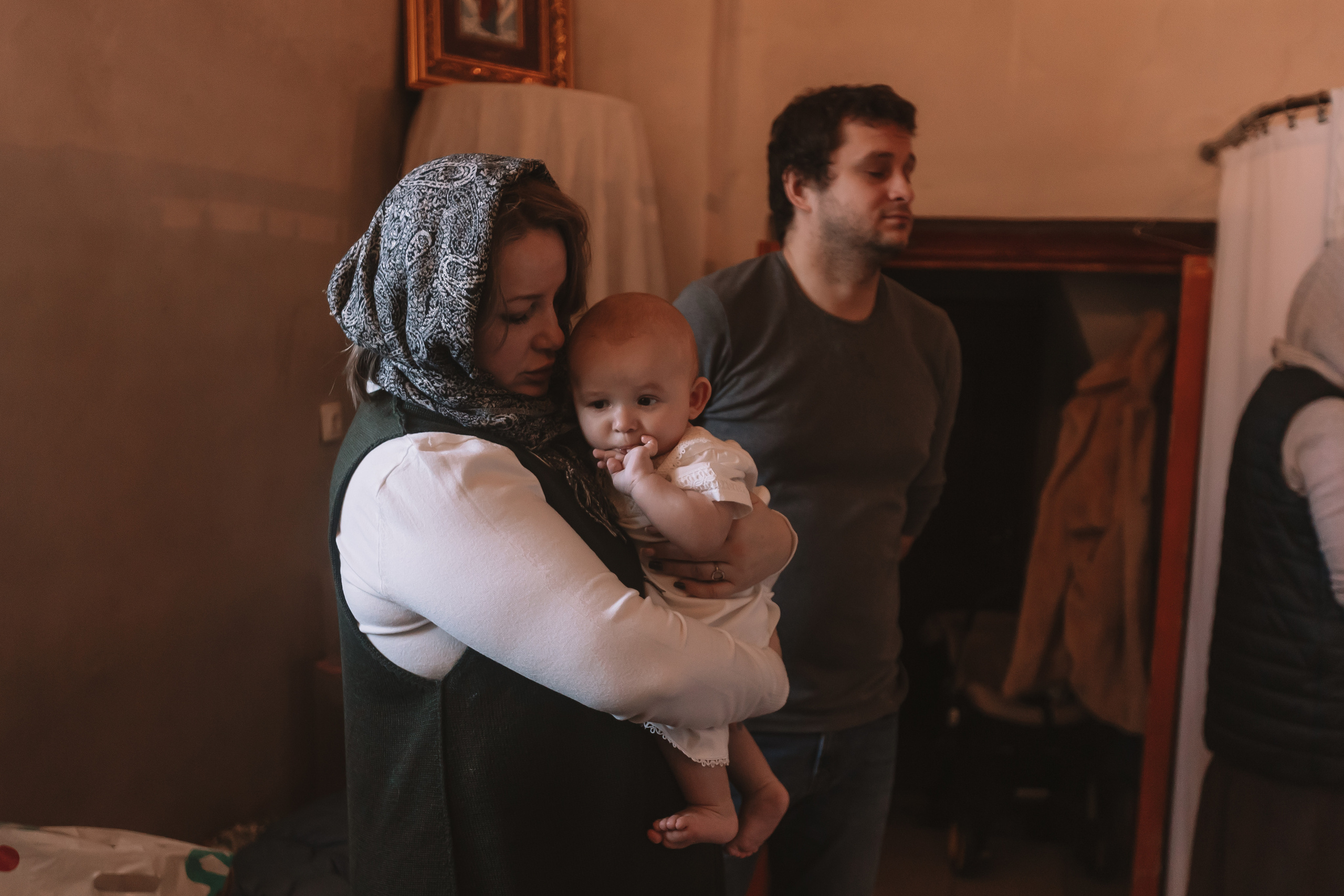 Крещение семакова. Семейный фотограф Тюмень, фотограф на роды Салмина Мария