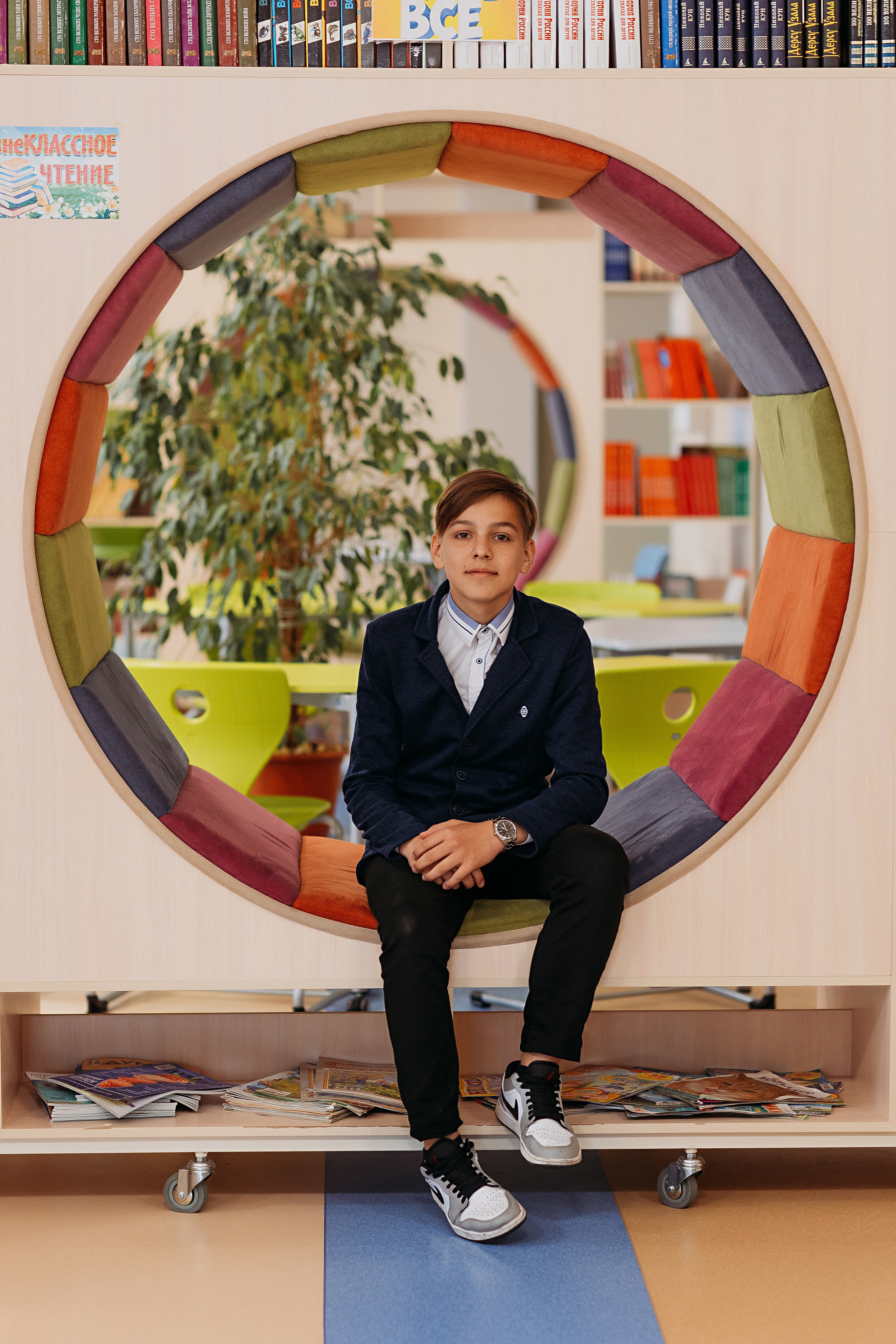 8 класс в библиотеке. Семейный фотограф Тюмень, фотограф на роды Салмина Мария