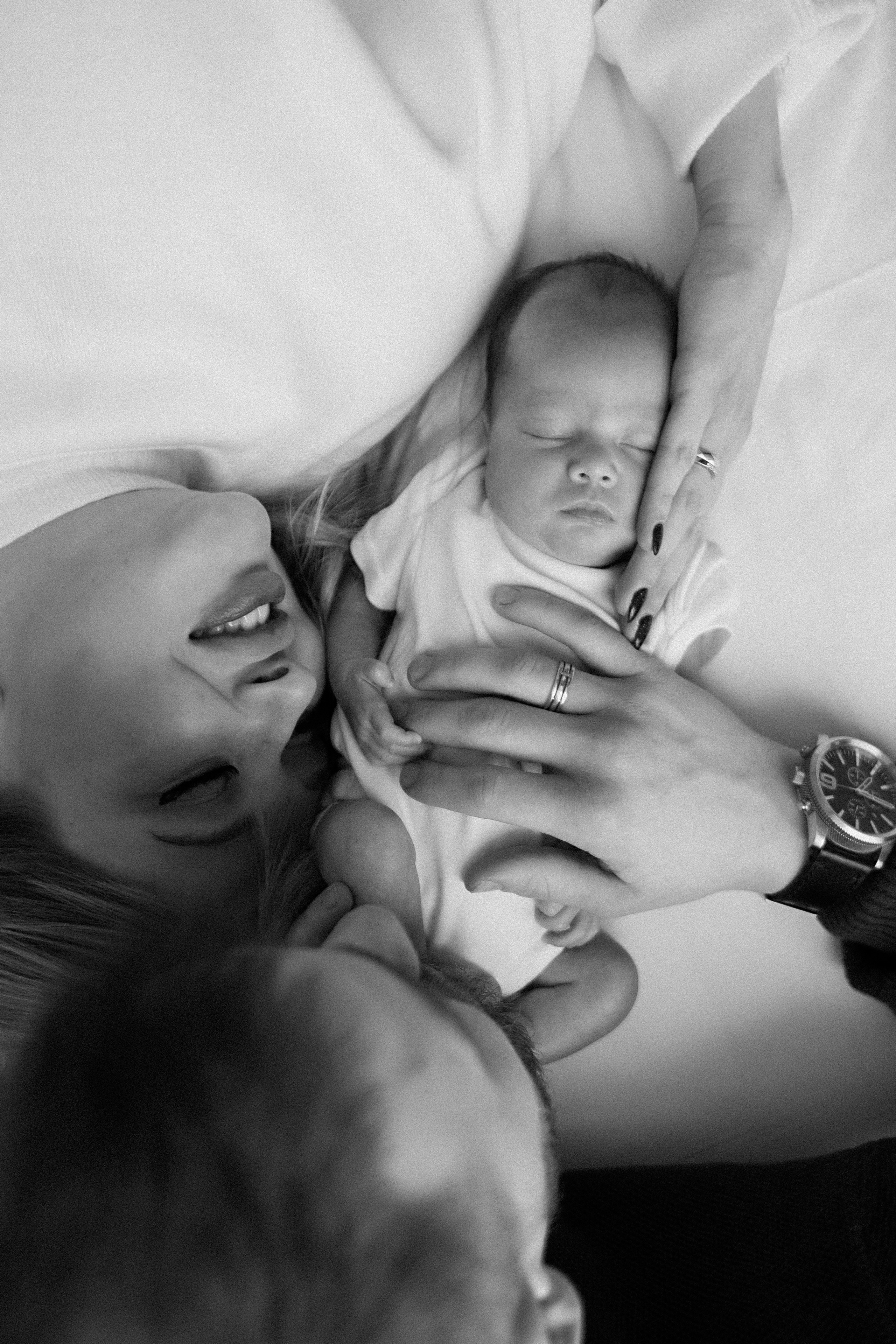 Выписка Мать и Дитя. Семейный фотограф Тюмень, фотограф на роды Салмина Мария