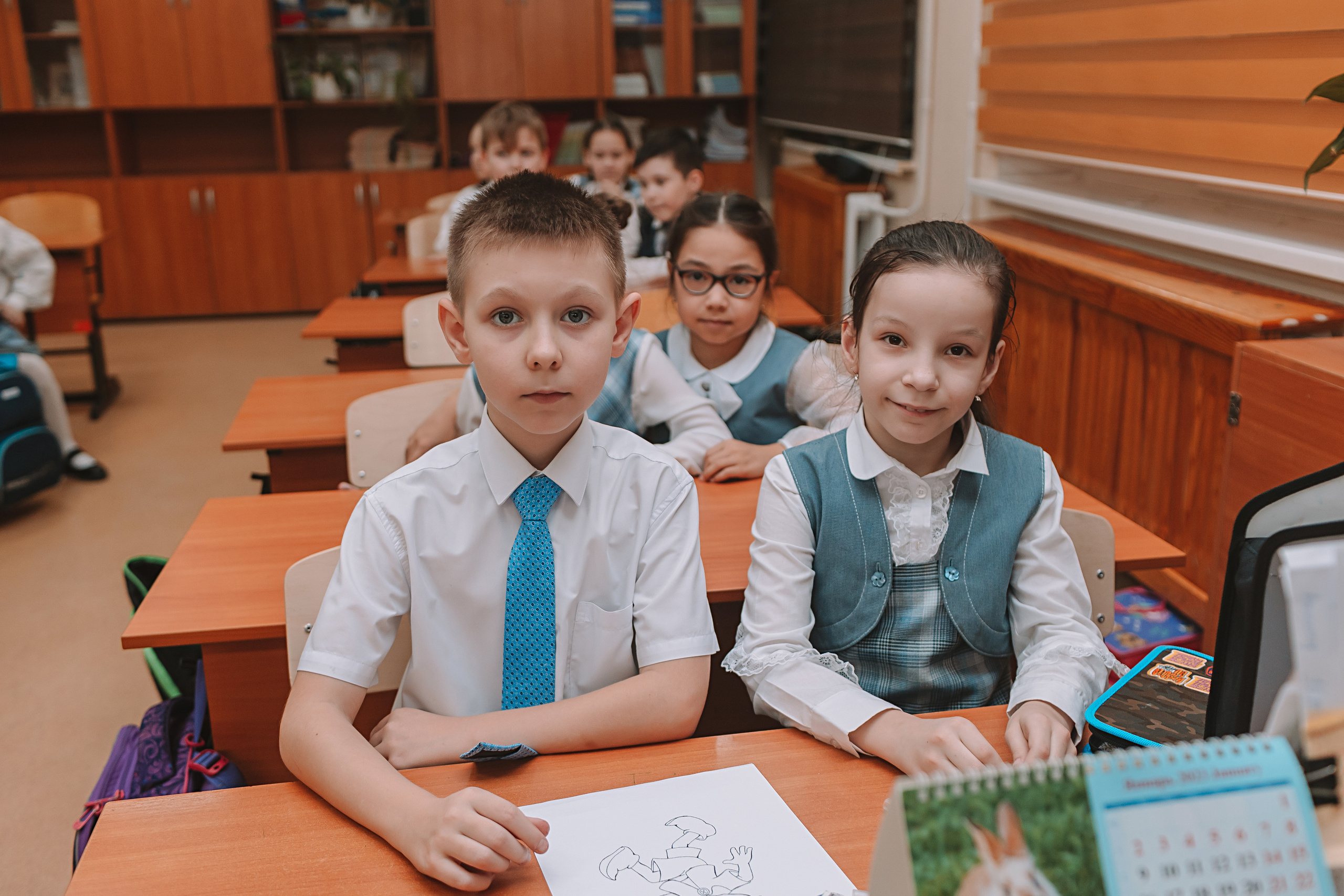 2 класс в школе. Семейный фотограф Тюмень, фотограф на роды Салмина Мария